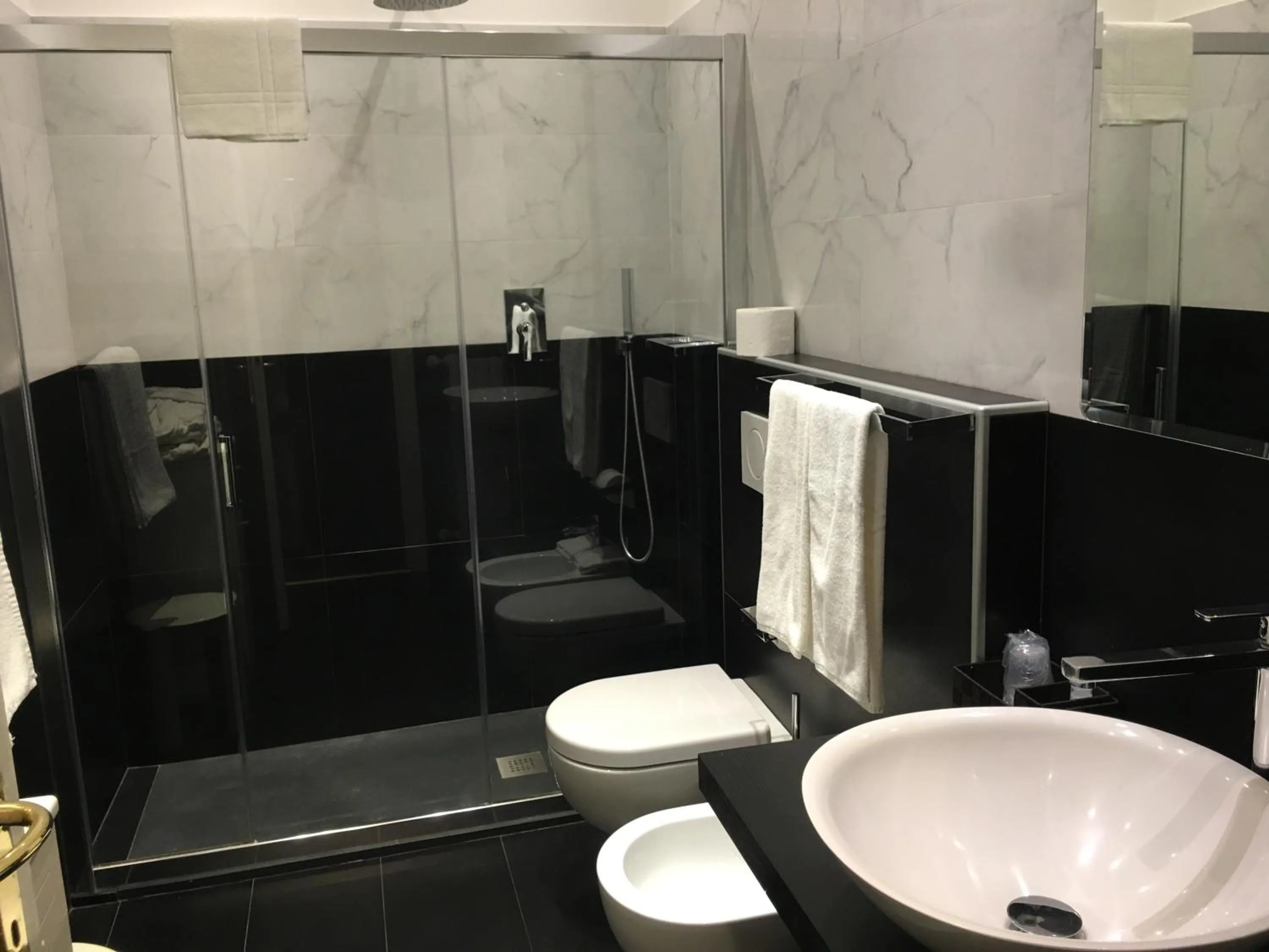 Shower in Hotel Due Palme