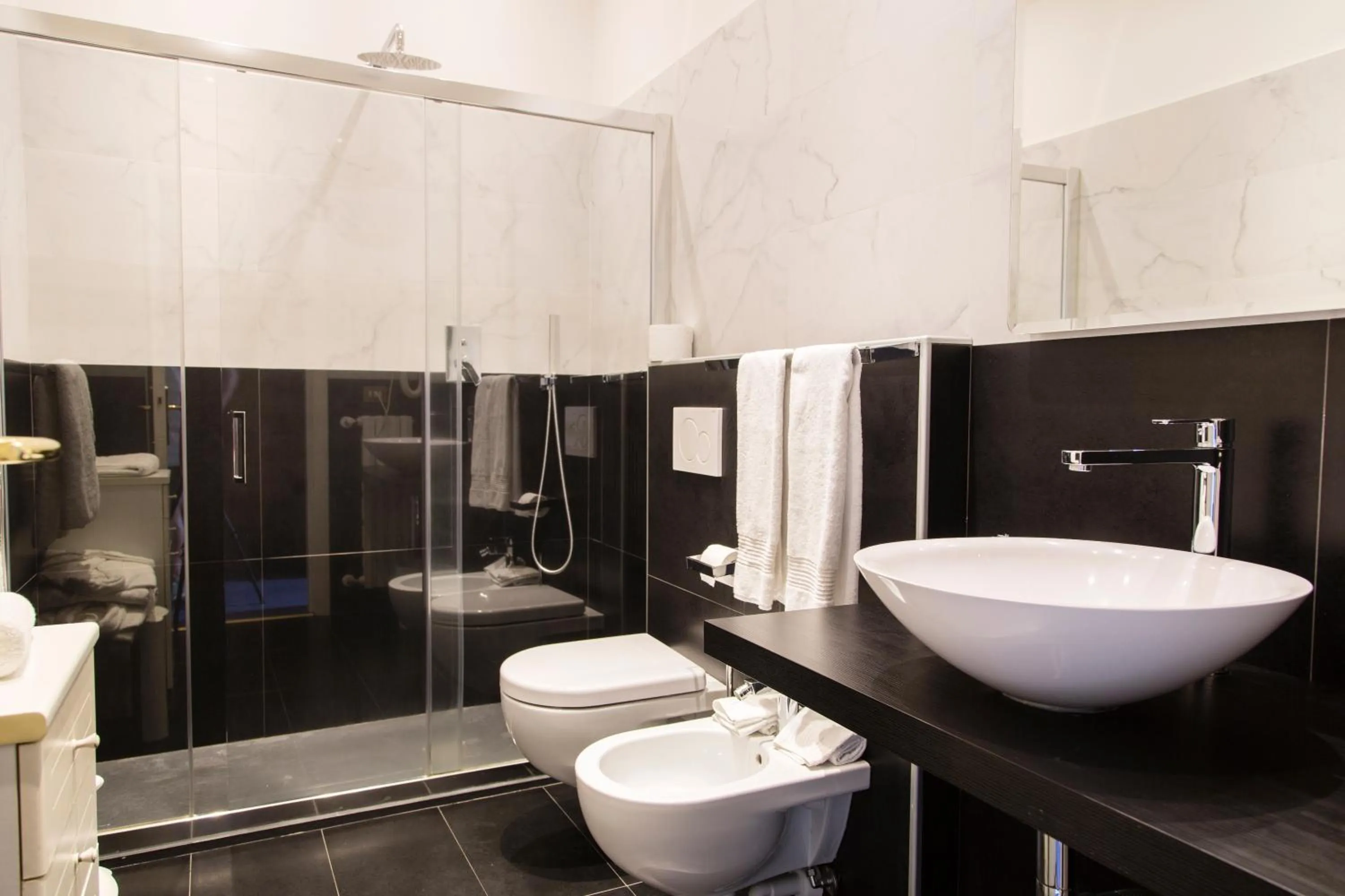 Shower in Hotel Due Palme