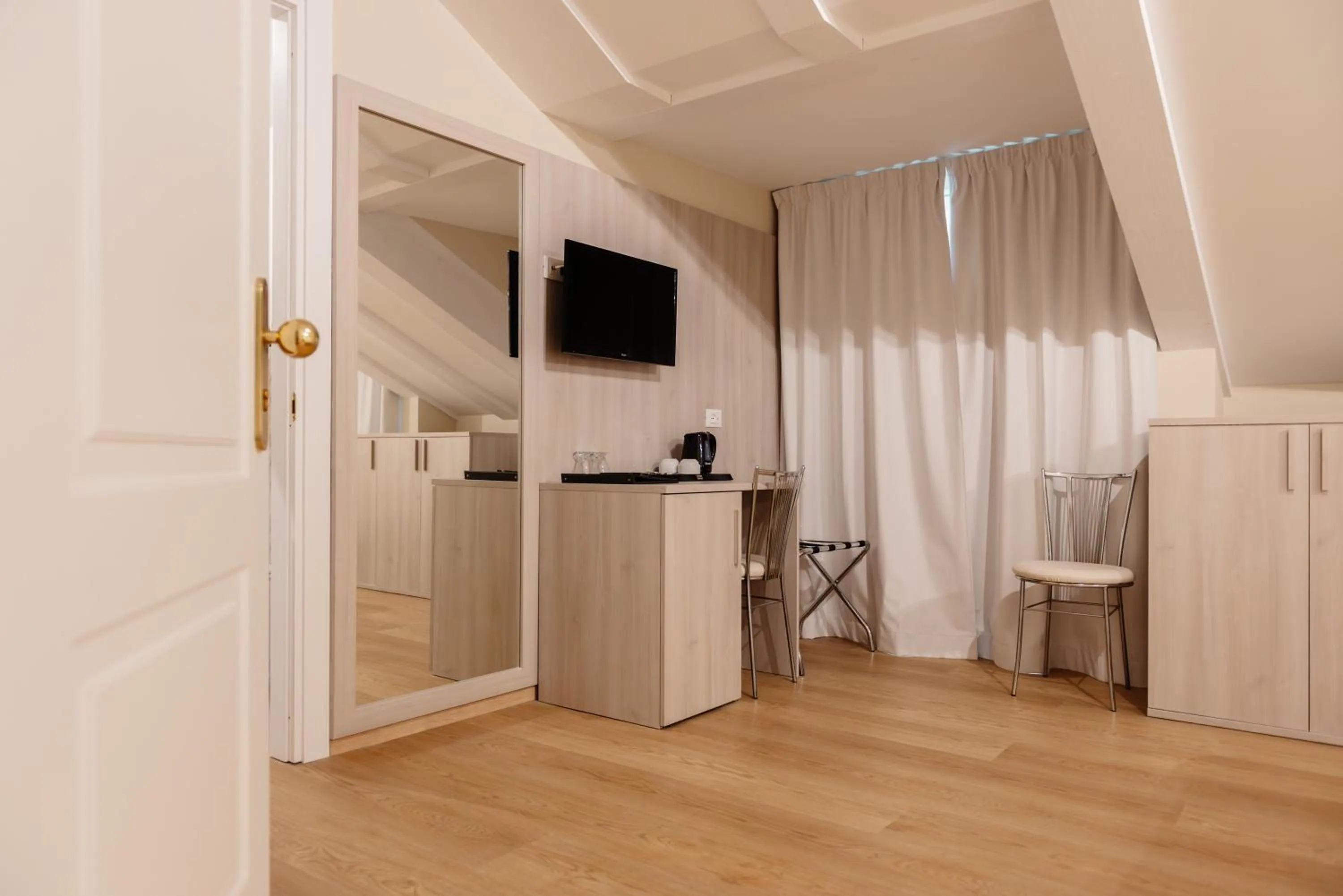 Photo of the whole room in Hotel Due Palme