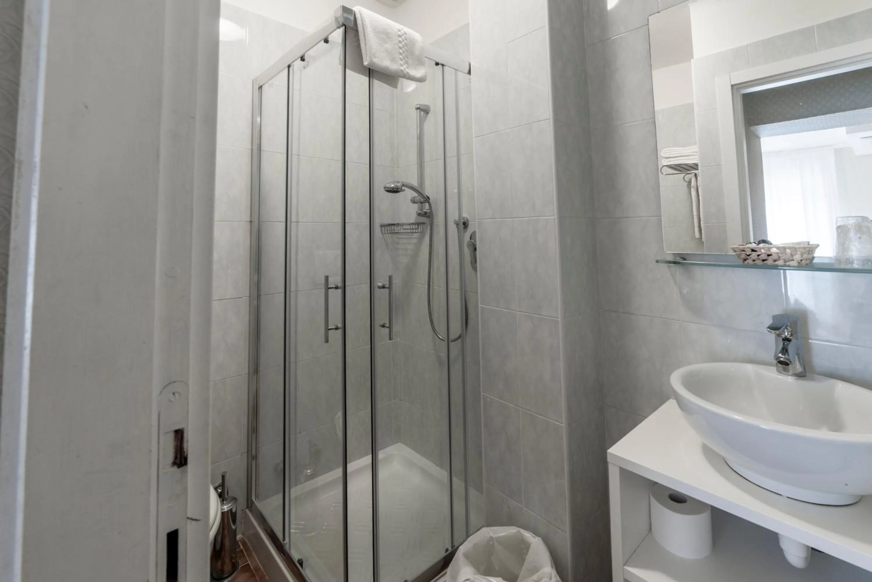 Shower in Hotel Due Palme