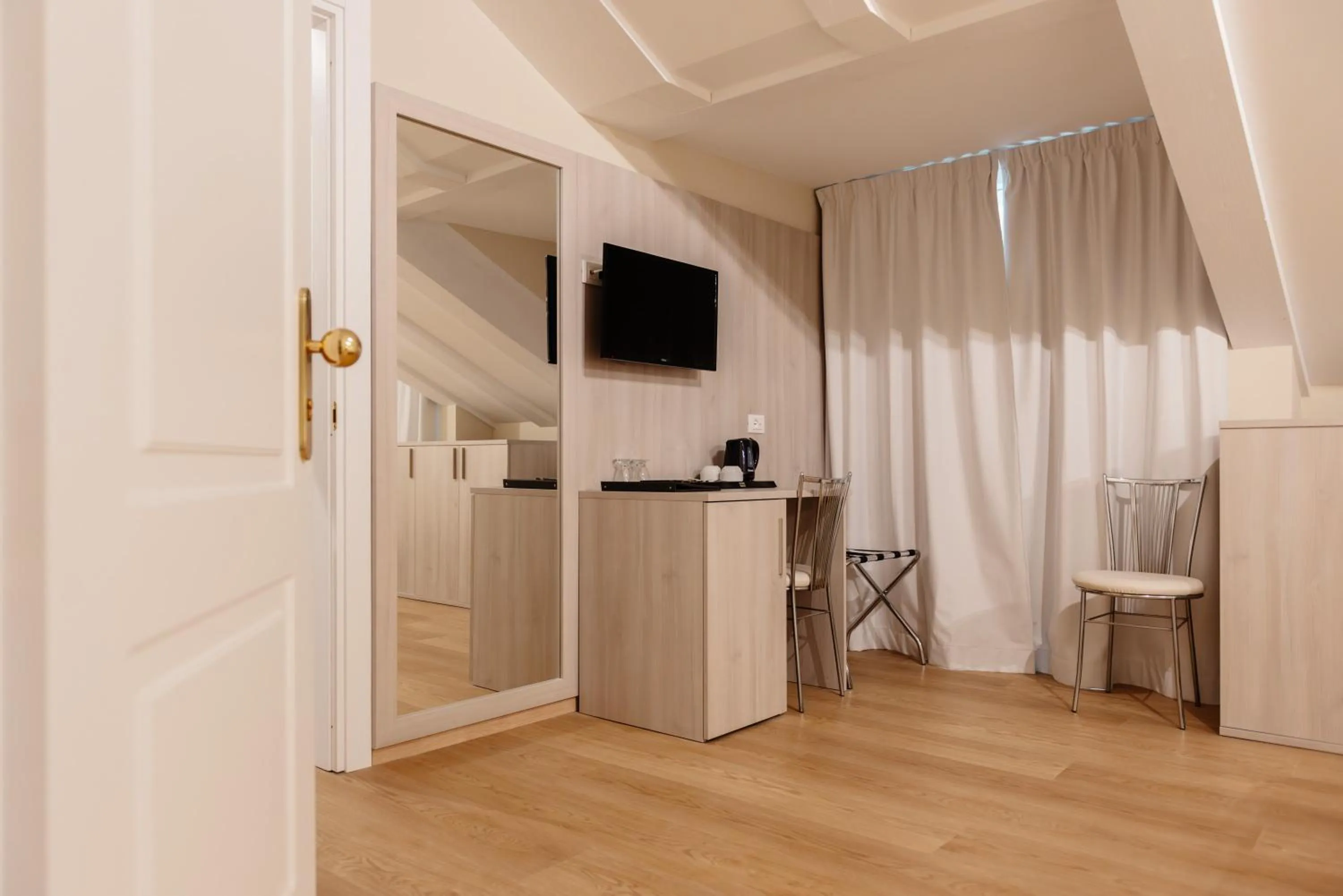 Photo of the whole room in Hotel Due Palme