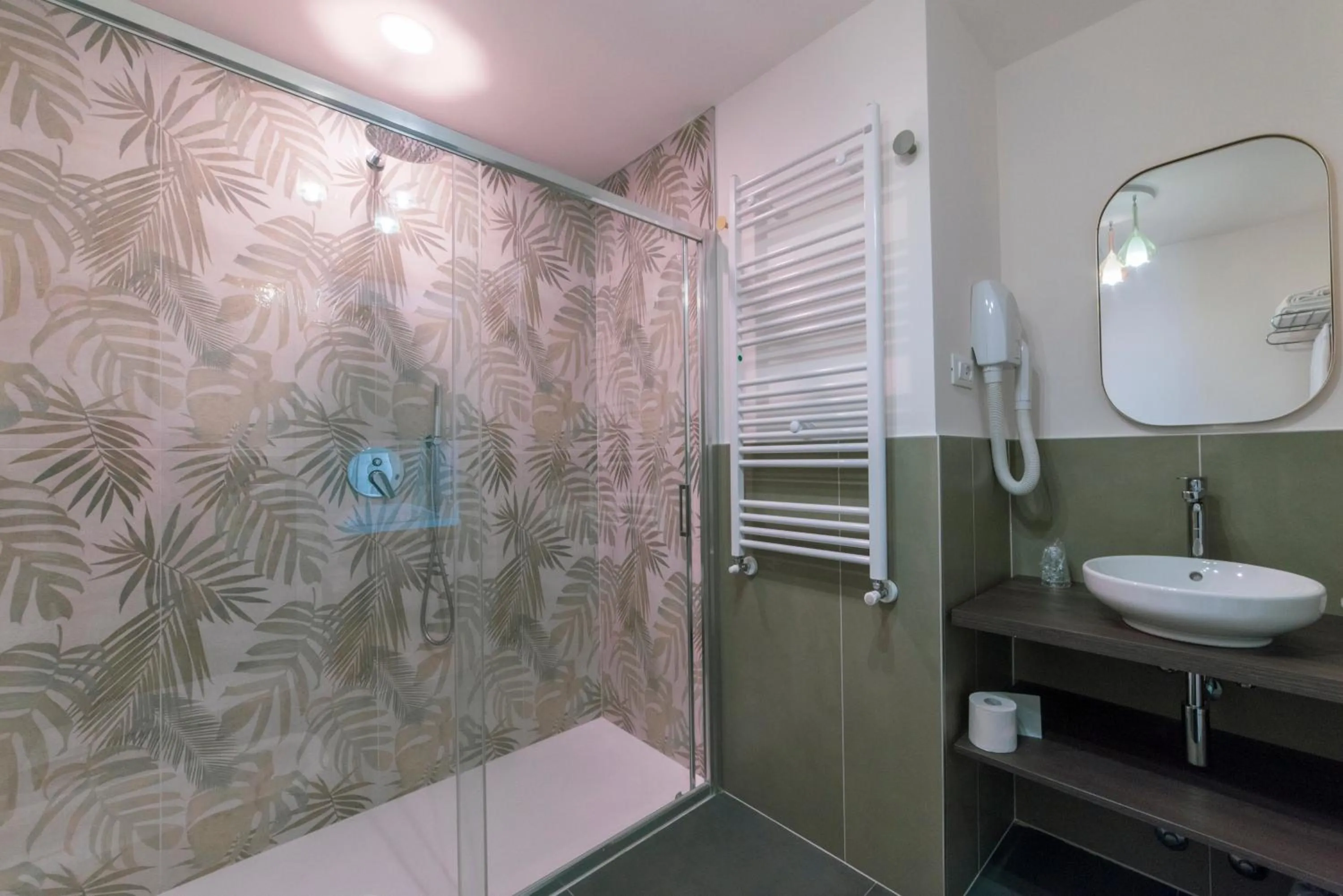 Shower in Hotel Due Palme