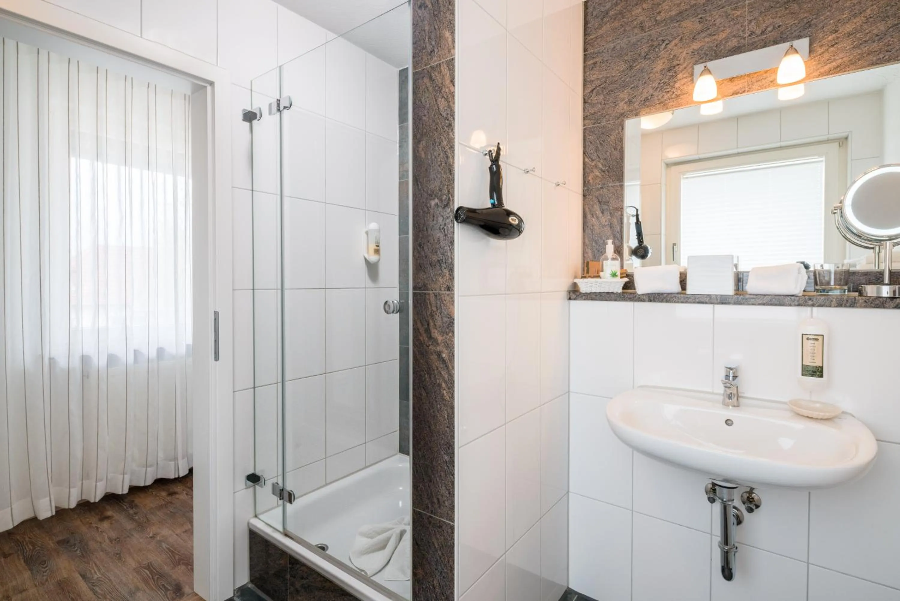 Bathroom in Hotel Hofgut Tiergarten