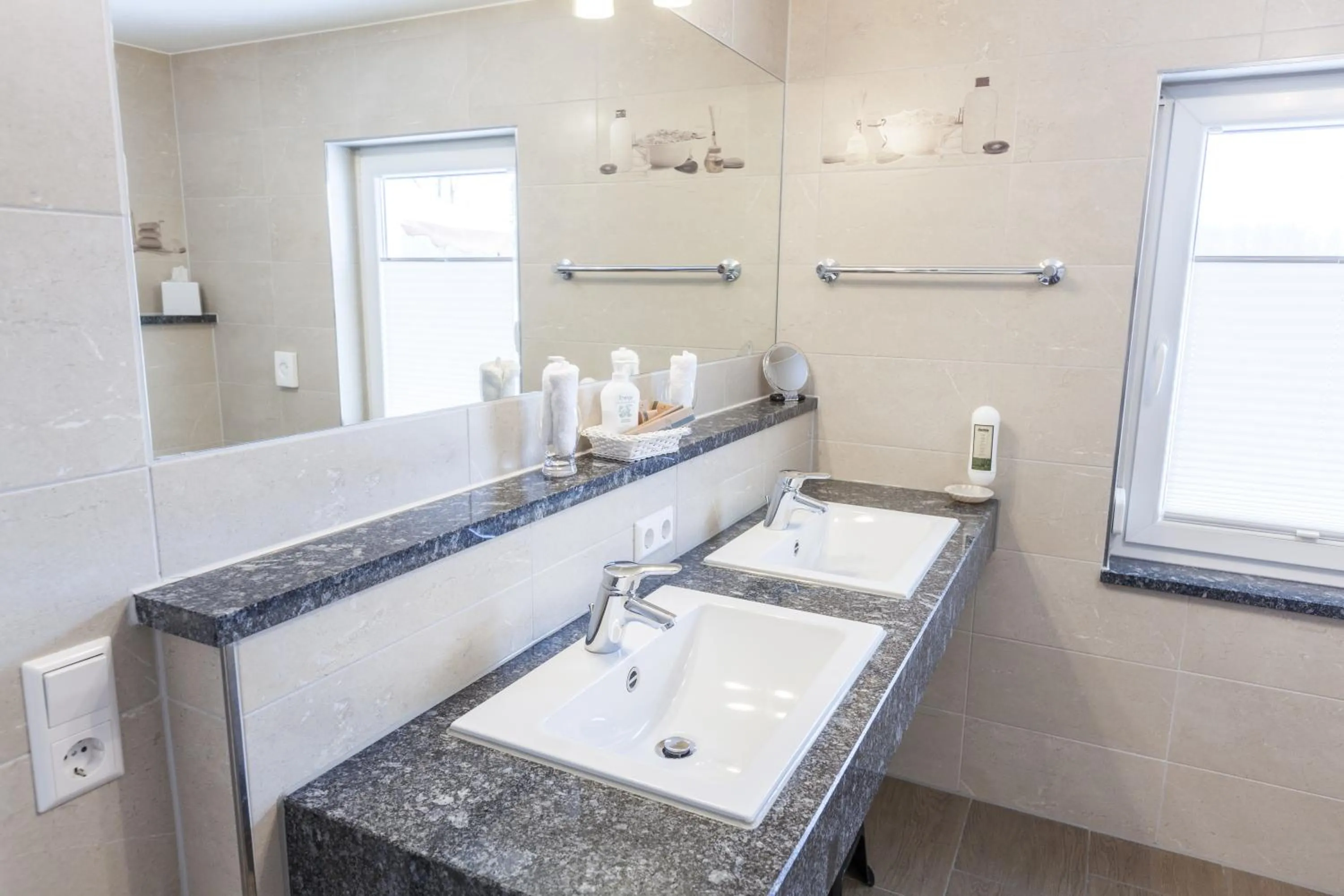 Toilet in Hotel Hofgut Tiergarten