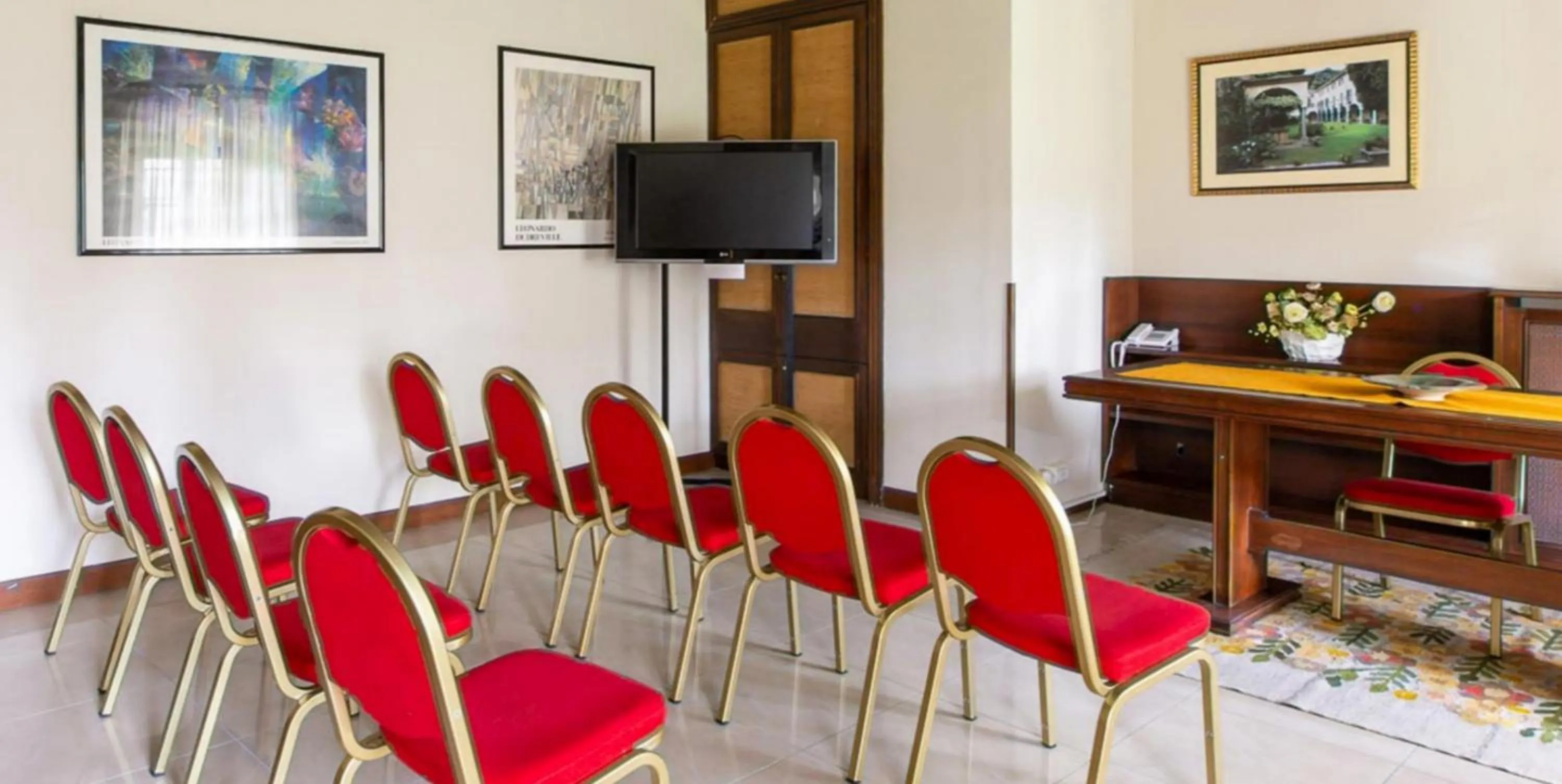 TV and multimedia in LVG Hotel Collection - Il Chiostro