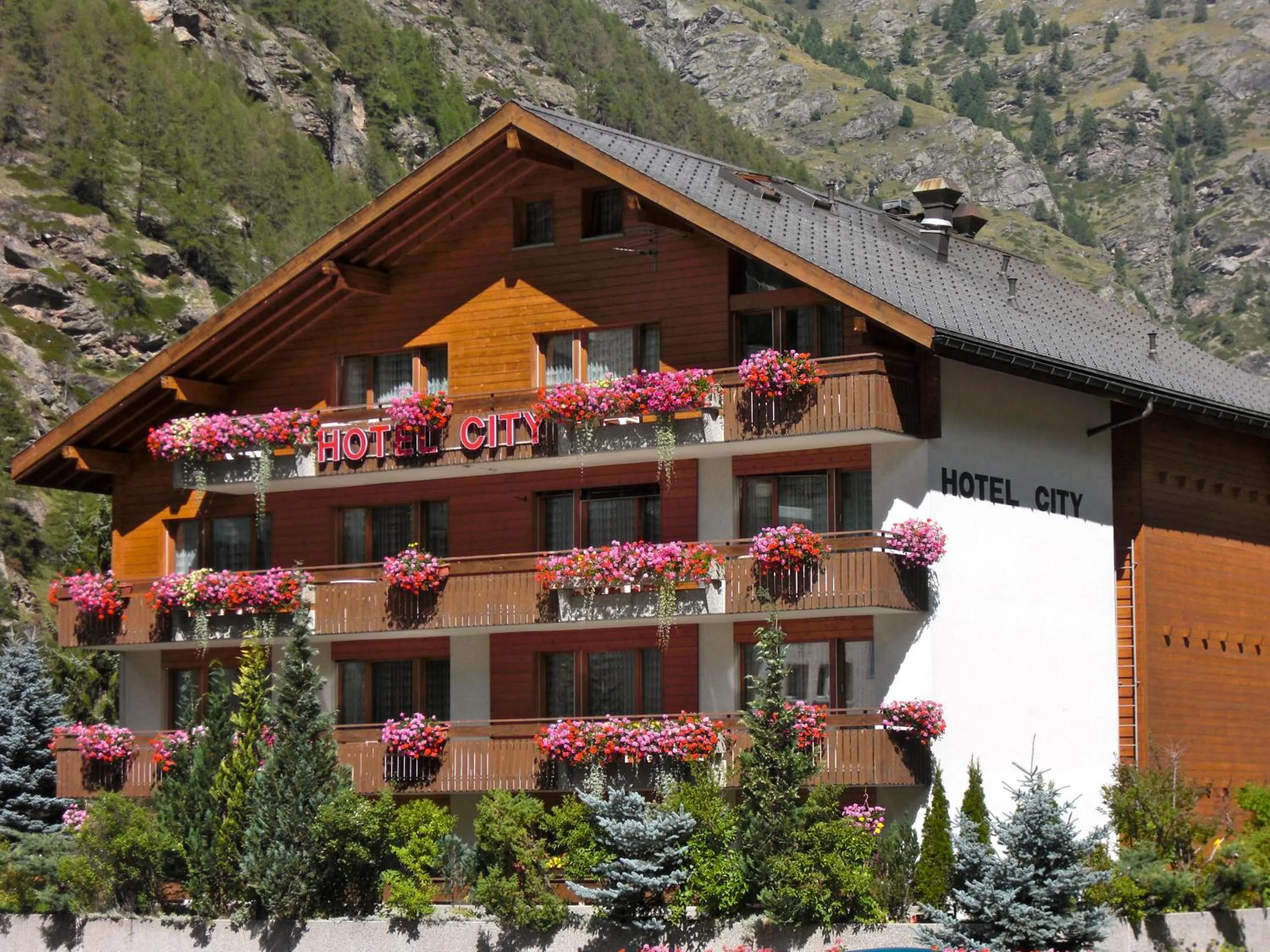 Facade/entrance in Hotel City