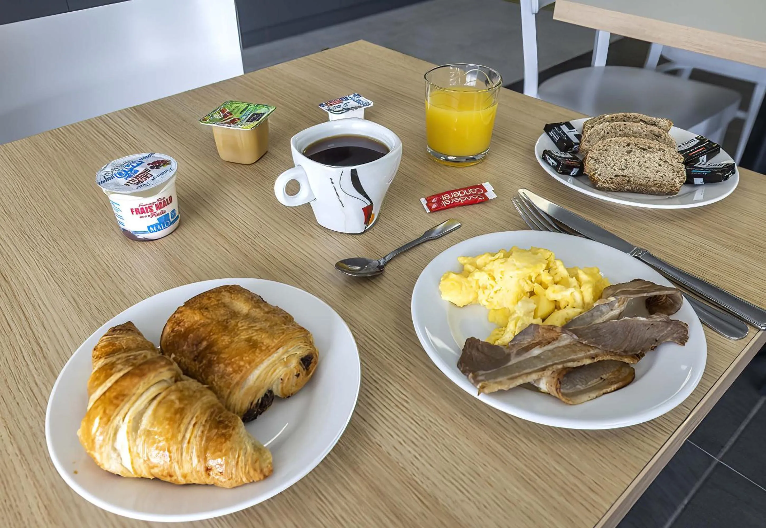 Buffet breakfast in B&B HOTEL Perpignan Saleilles