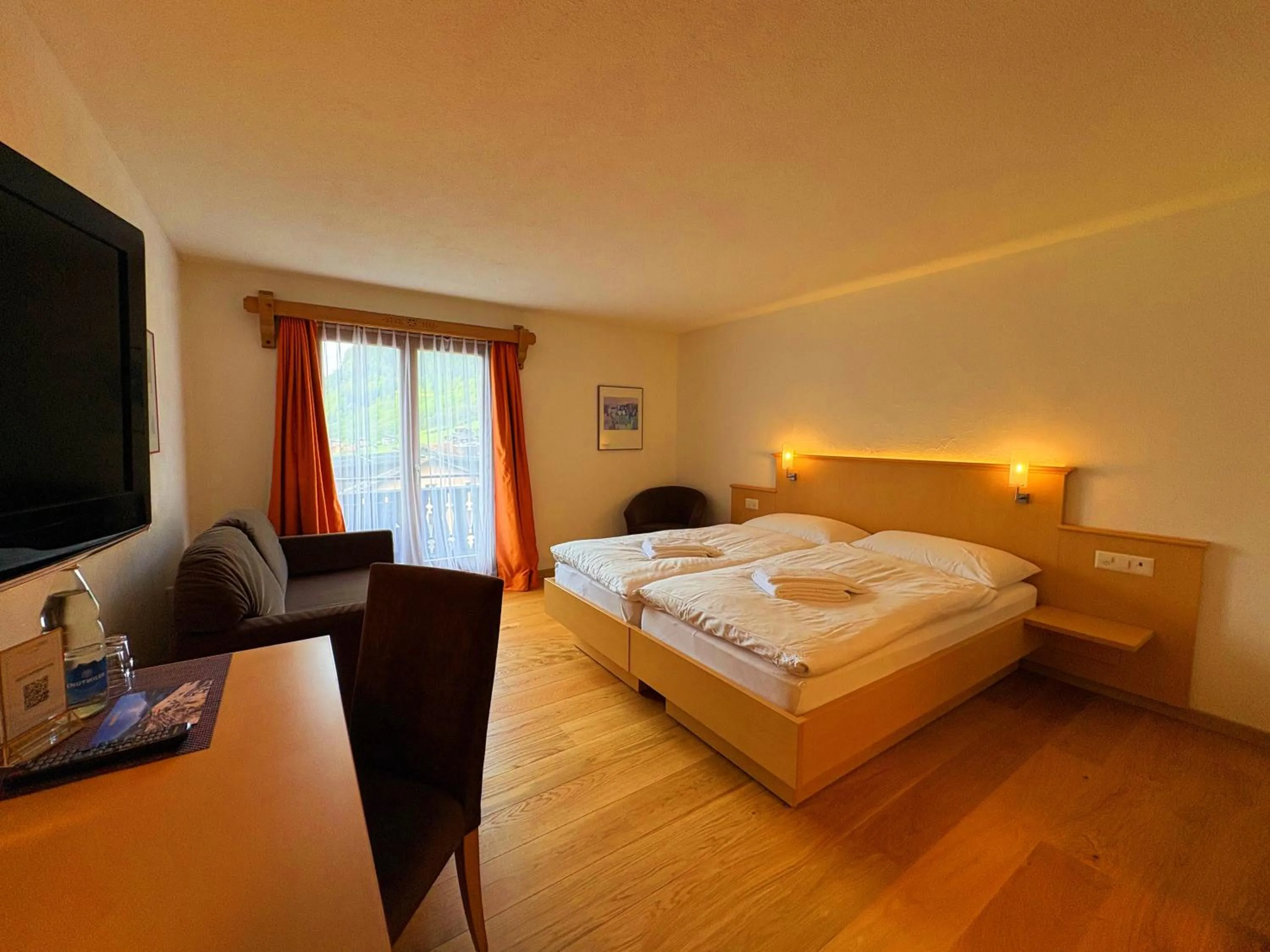 Photo of the whole room, Bed in Madrisa Lodge