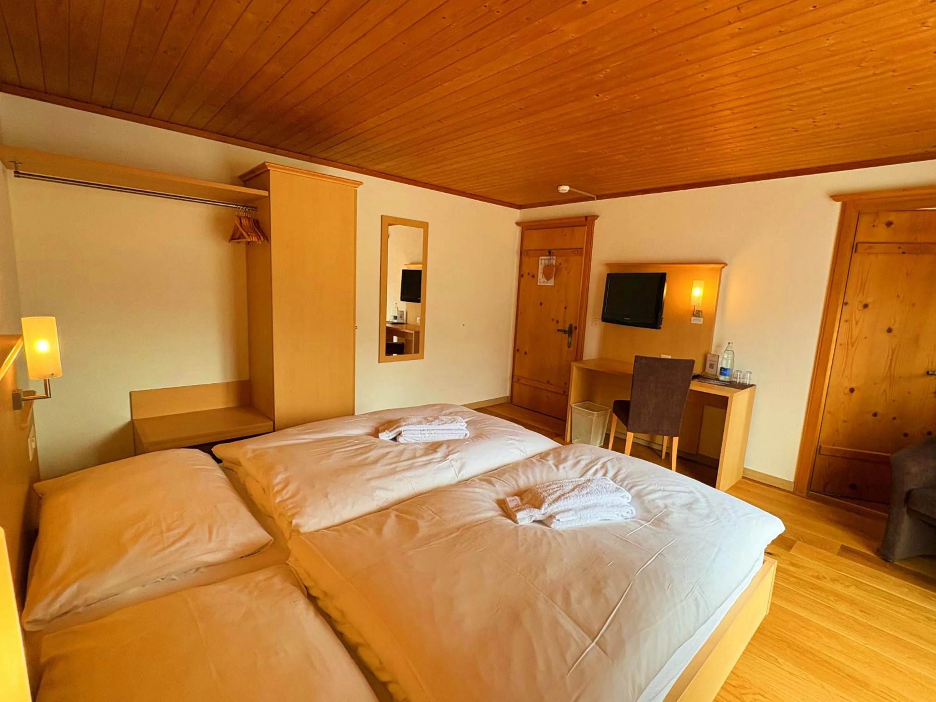 Property building, Bed in Madrisa Lodge