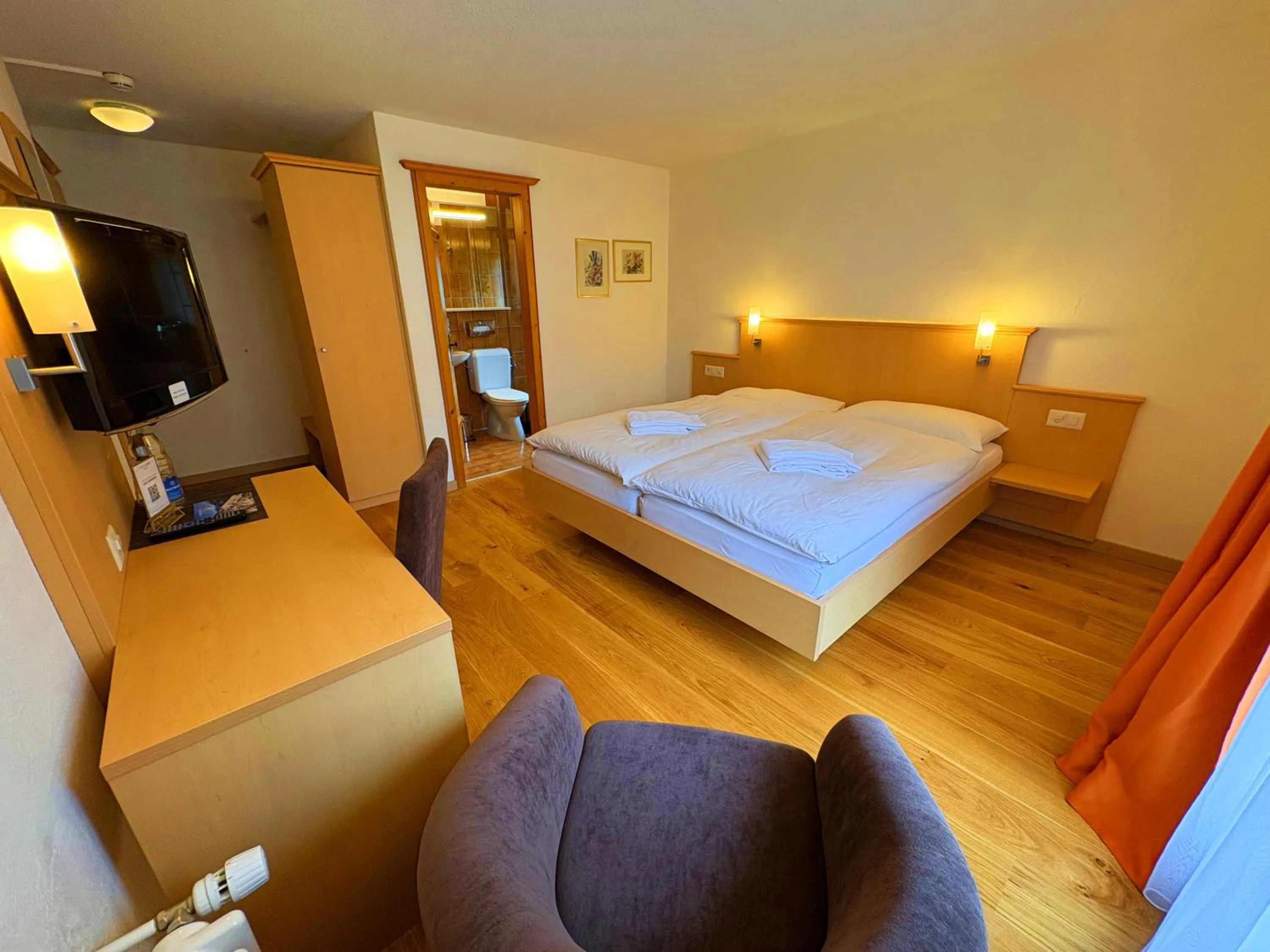 Photo of the whole room, Bed in Madrisa Lodge