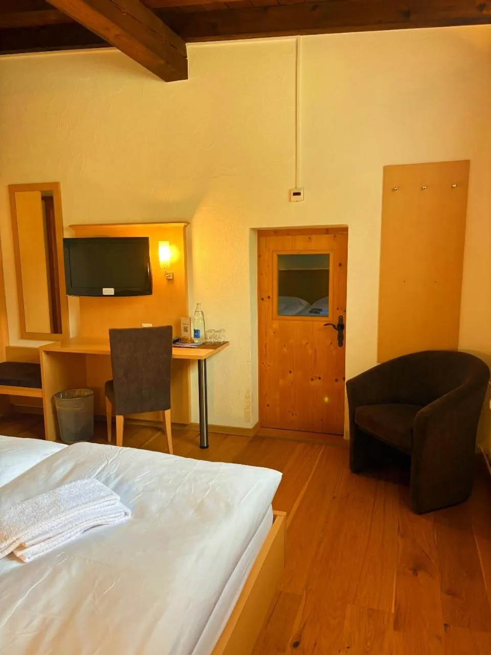 Photo of the whole room, Bed in Madrisa Lodge