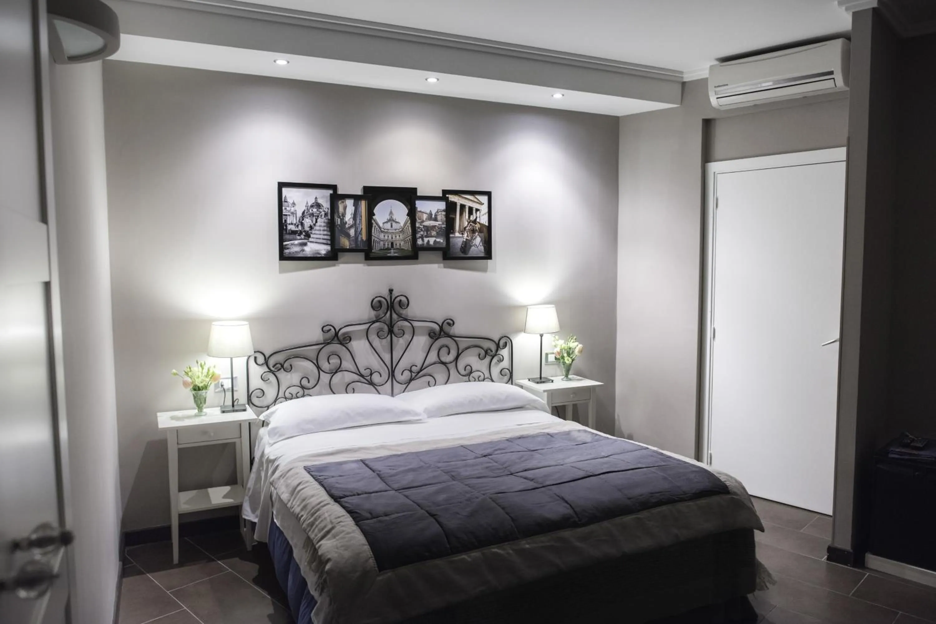 Photo of the whole room, Bed in La Cupola del Vaticano