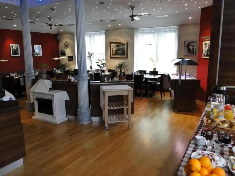 Restaurant/places to eat in Wiesentäler Hof Hotel garni