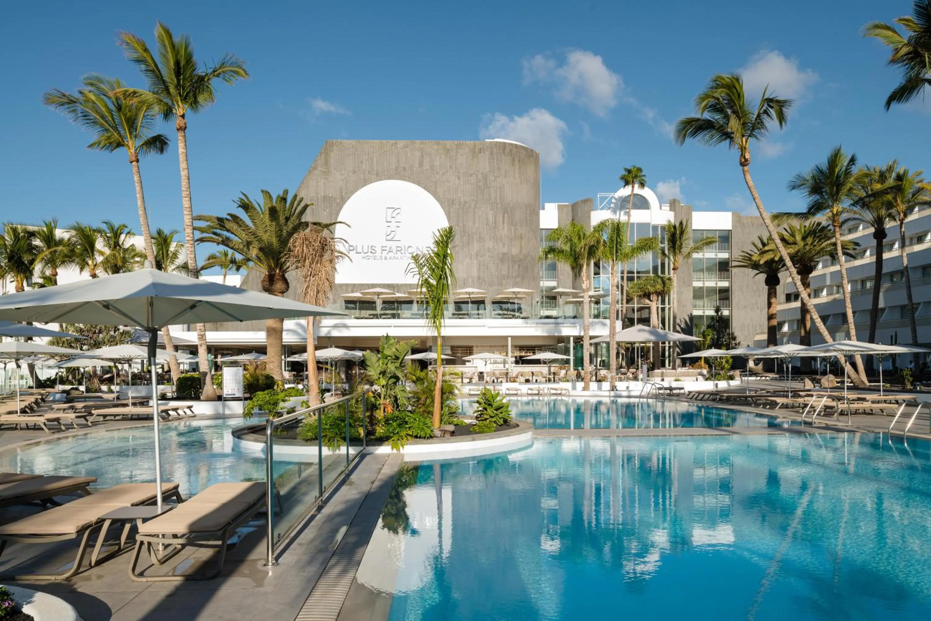 Swimming pool in Plus Fariones Suite Hotel