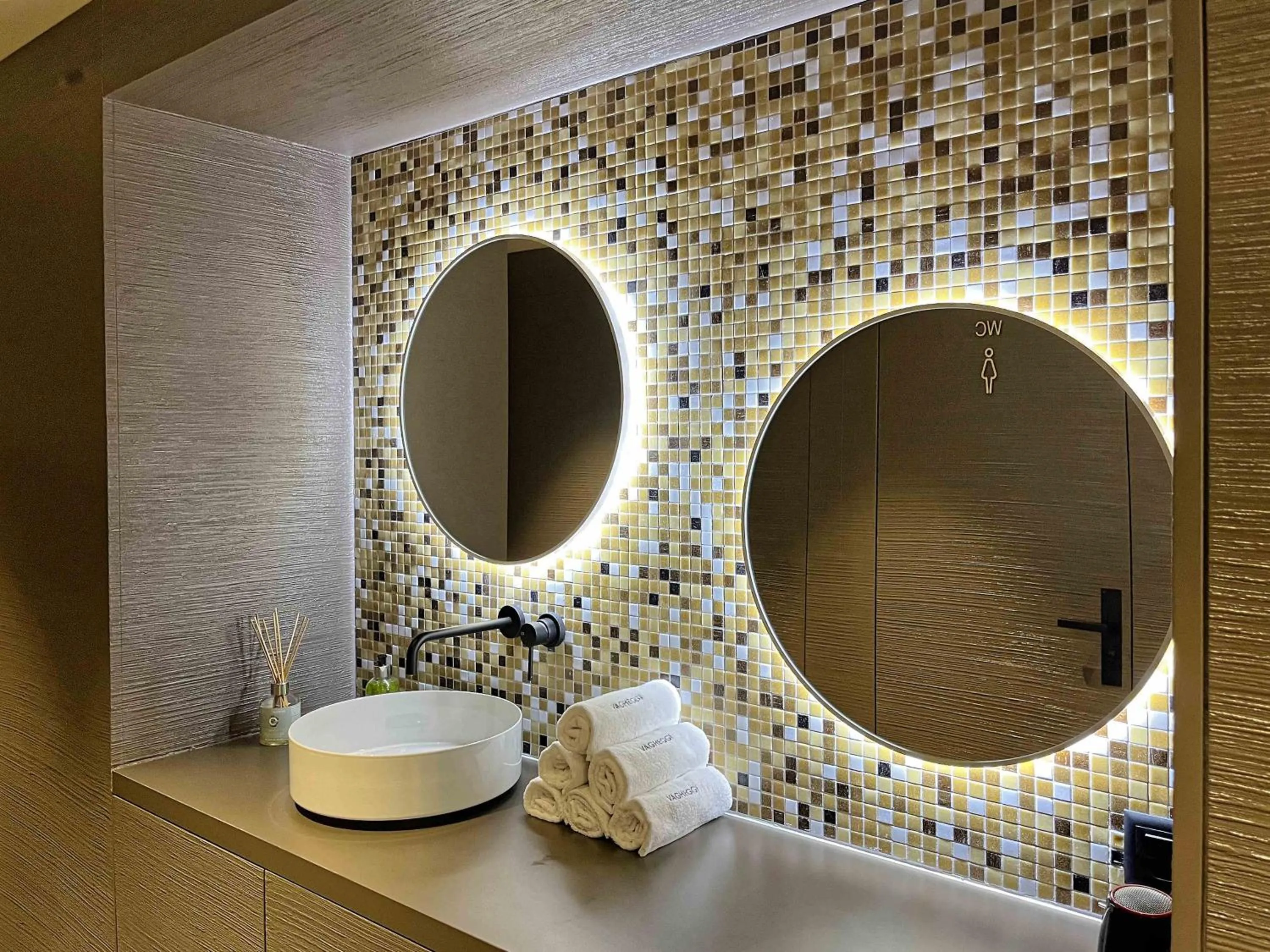 Spa and wellness centre/facilities in Hotel Central, SPA & LOUNGE BAR