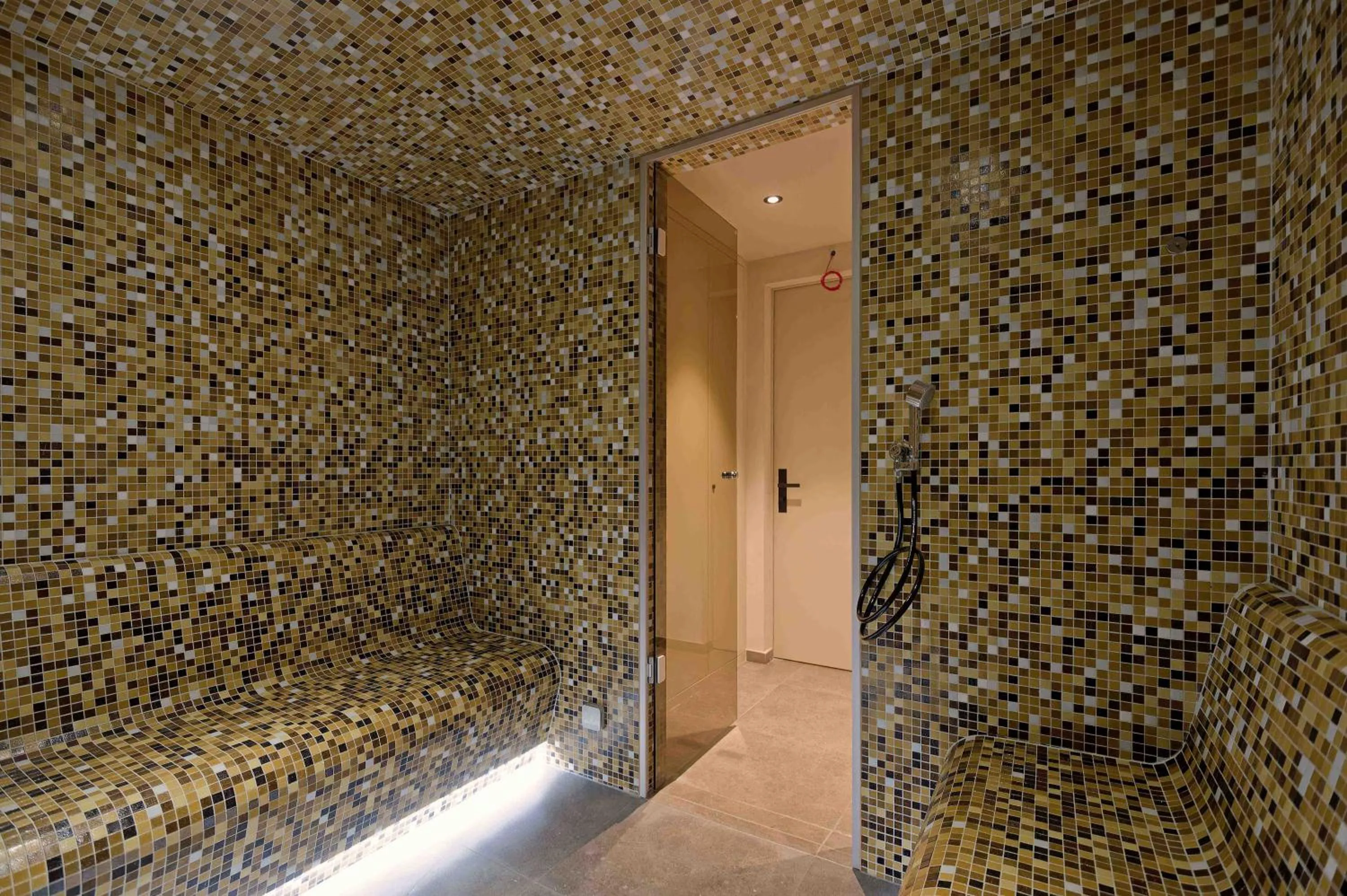 Spa and wellness centre/facilities in Hotel Central, SPA & LOUNGE BAR