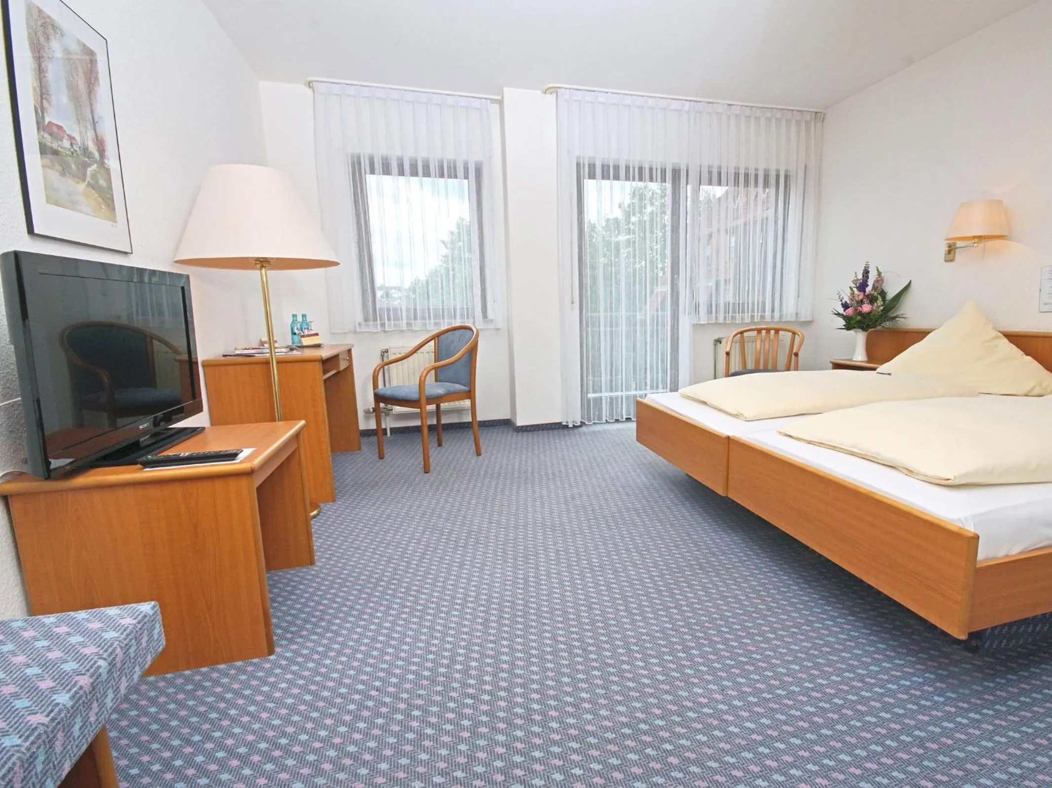 Photo of the whole room, Bed in City Hotel Mark Michelstadt