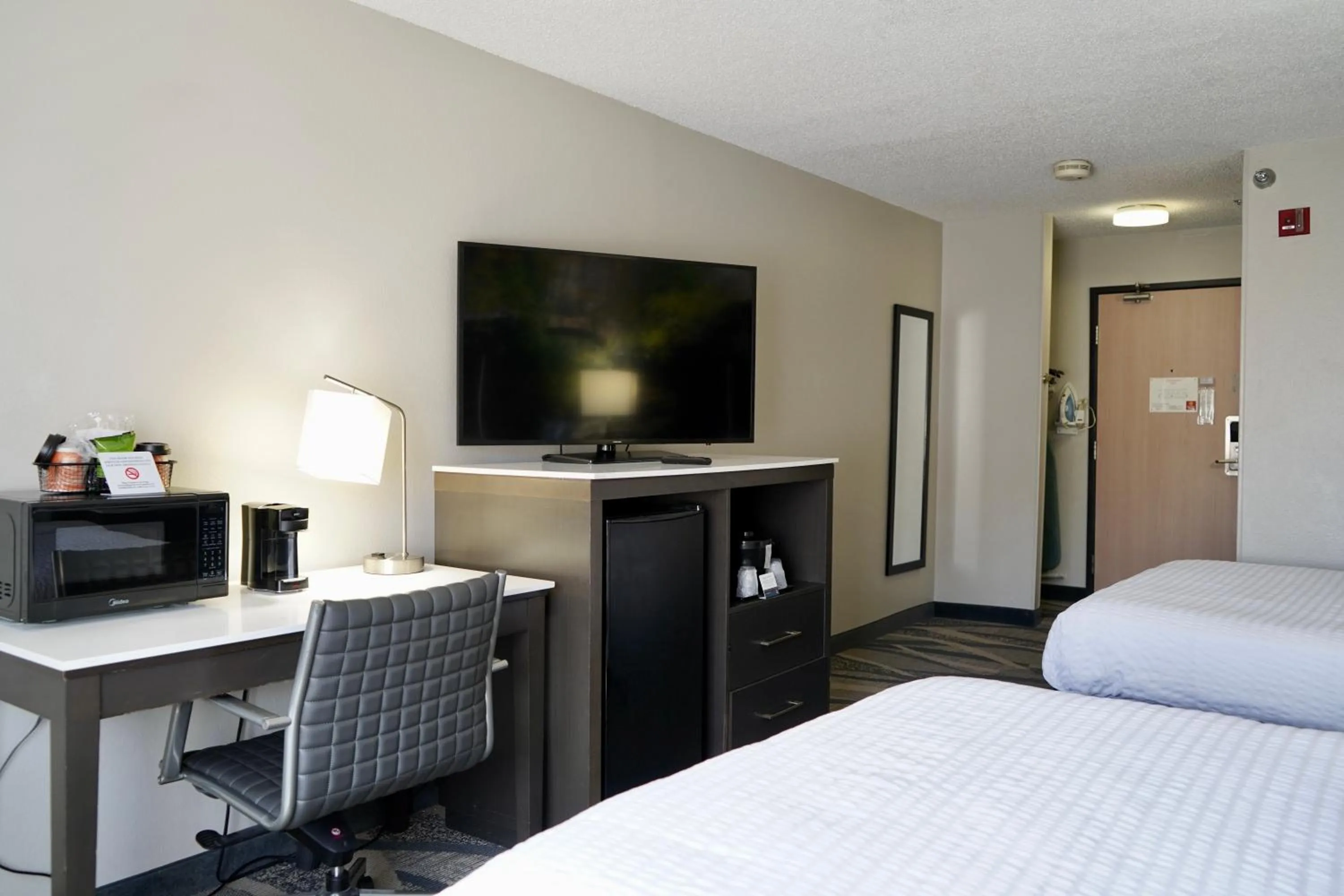 Bedroom, Bed in Clarion Inn Fairborn - Dayton near Wright Patterson