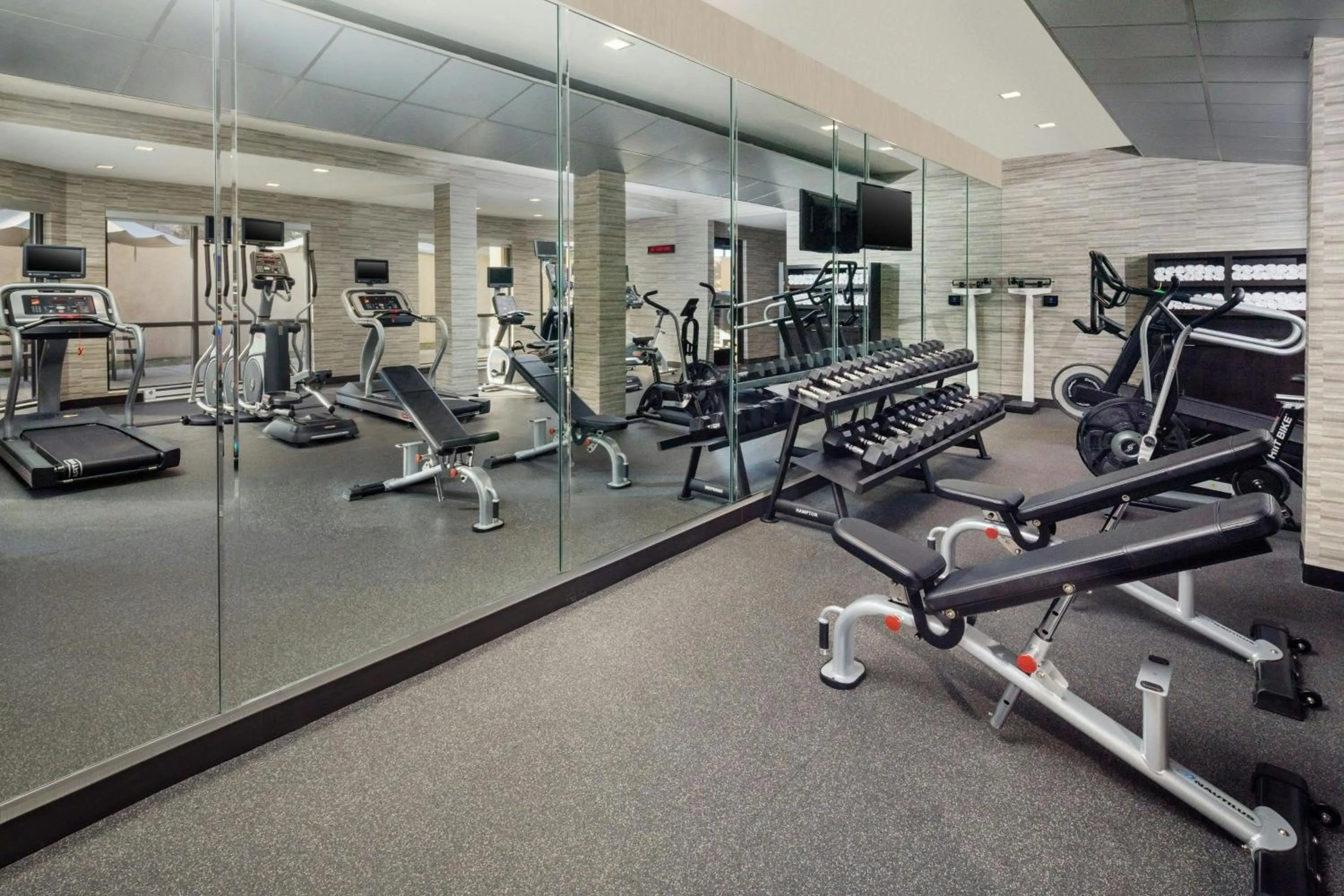 Fitness centre/facilities in Courtyard by Marriott Dayton North