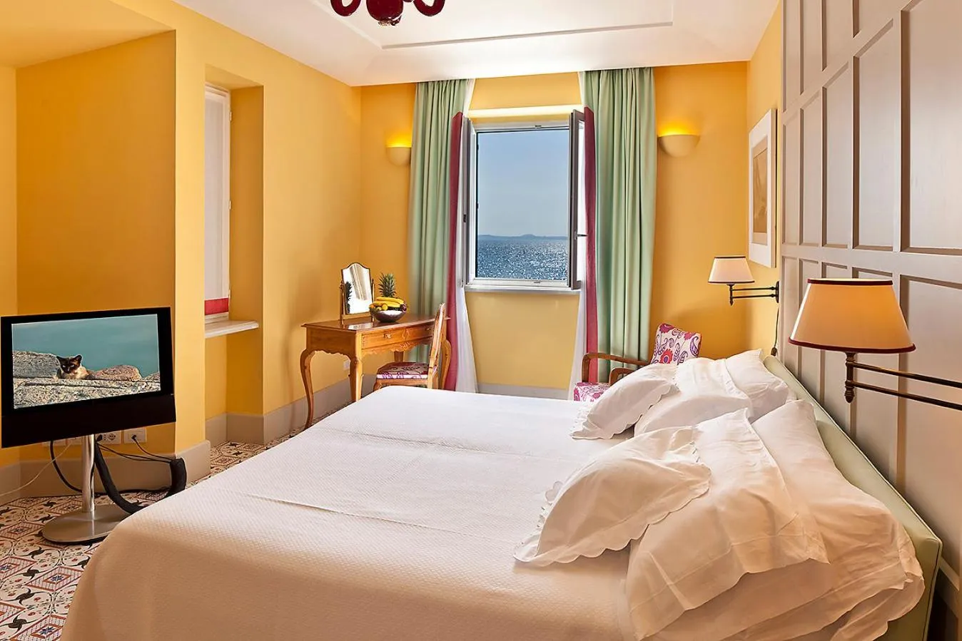 Bed in Regina Isabella-Resort Spa Restaurant