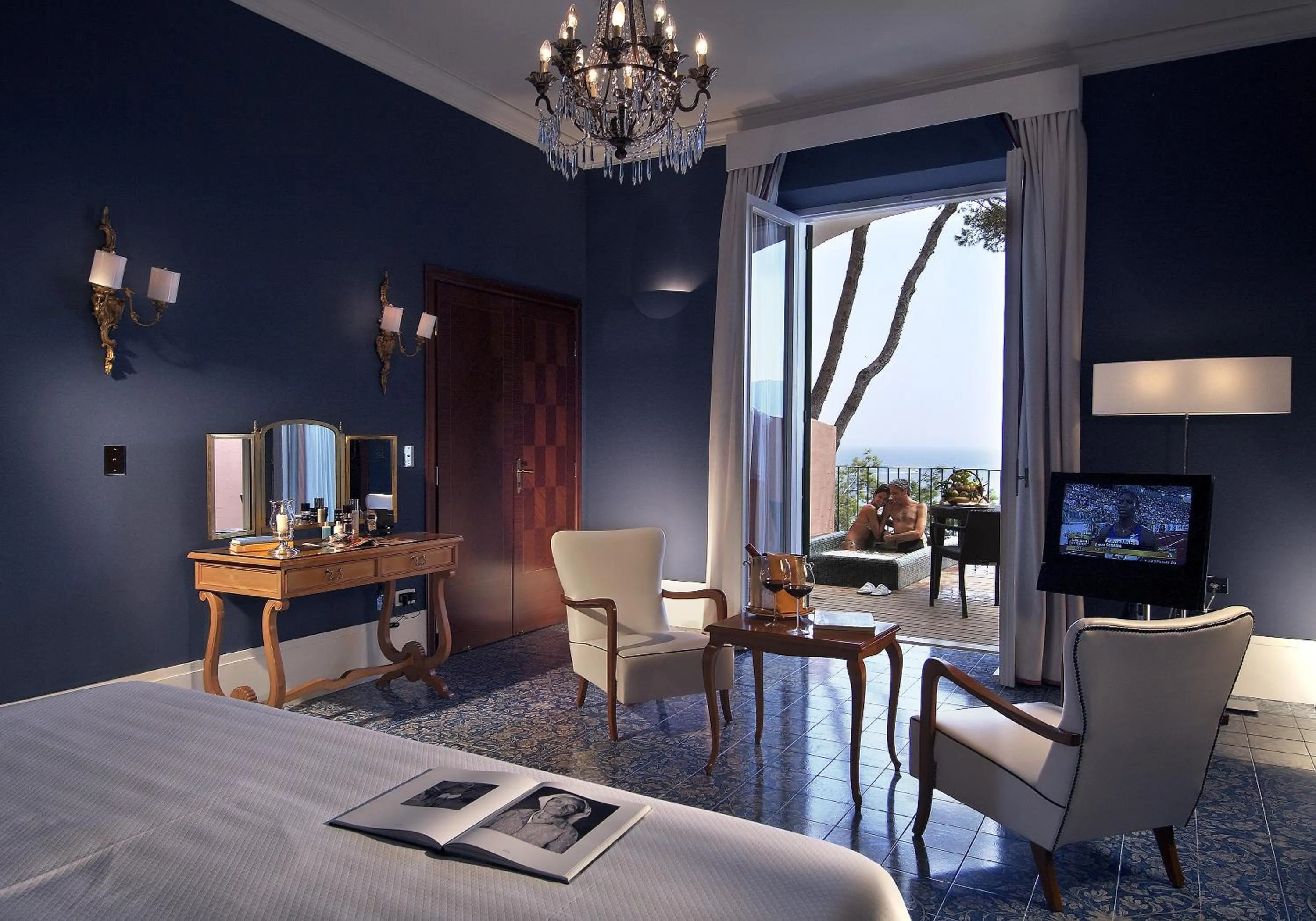 Bed in Regina Isabella-Resort Spa Restaurant