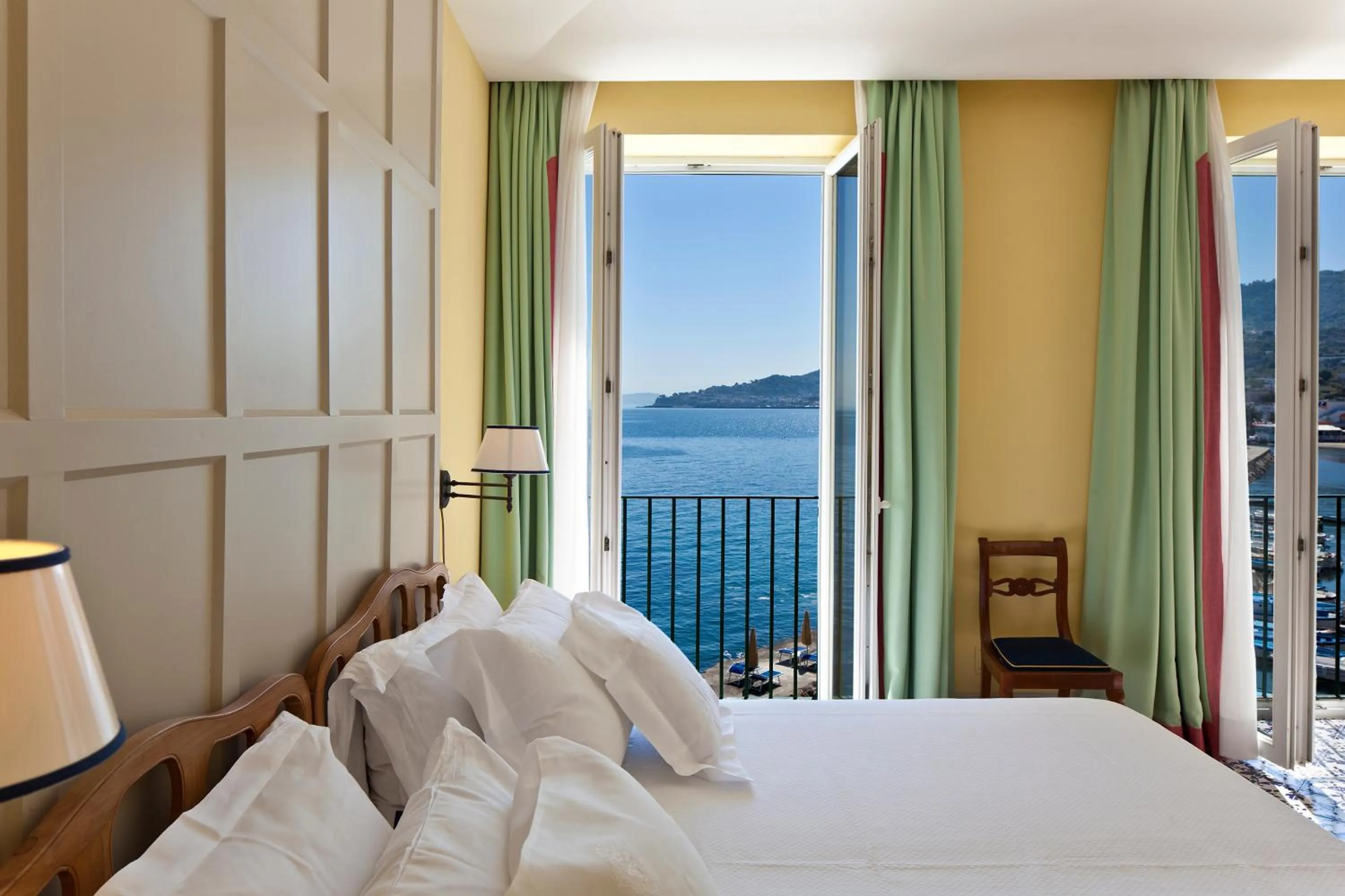 Sea view, Bed in Regina Isabella-Resort Spa Restaurant