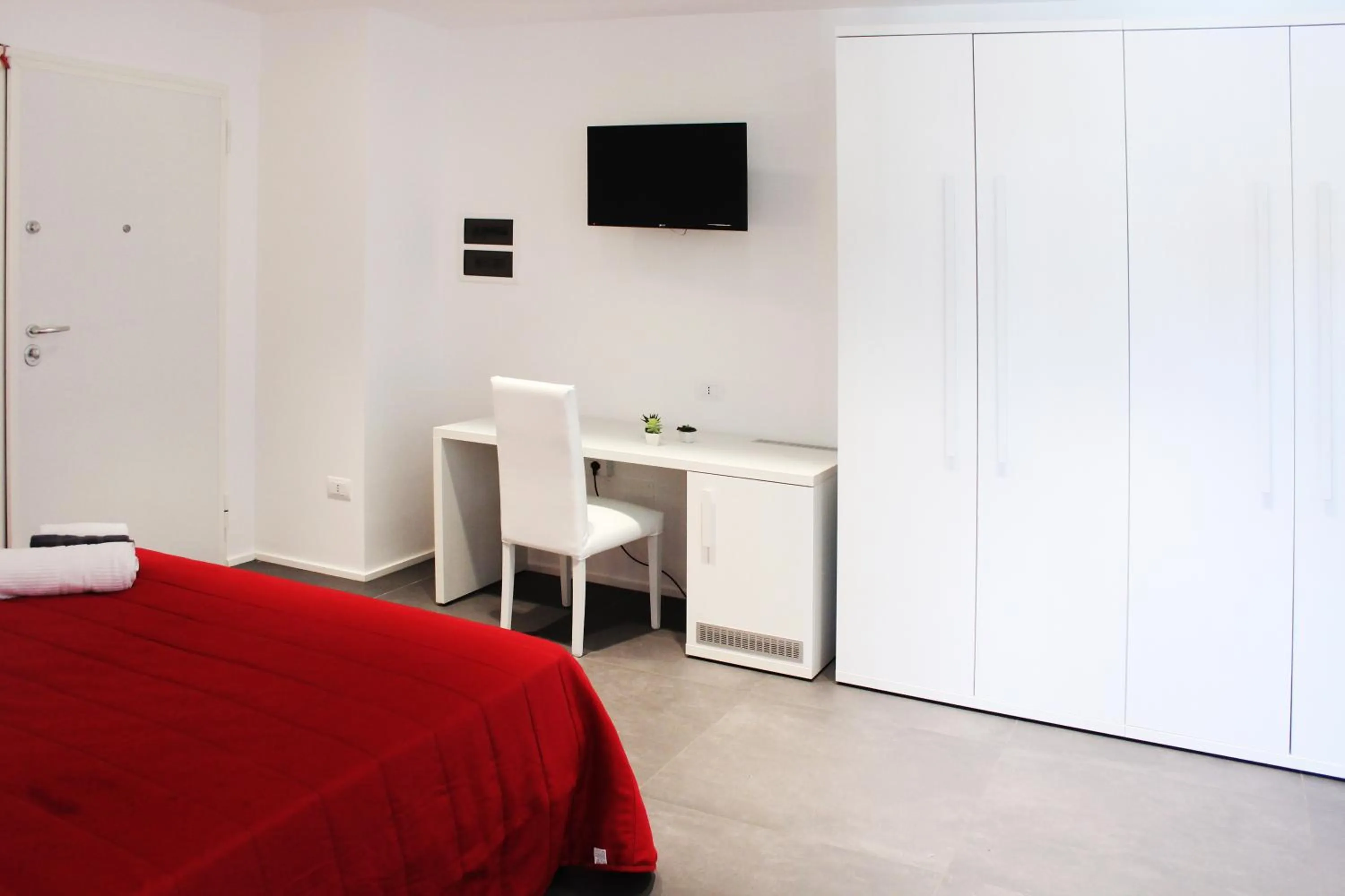 Bathroom, Bed in Reggionord