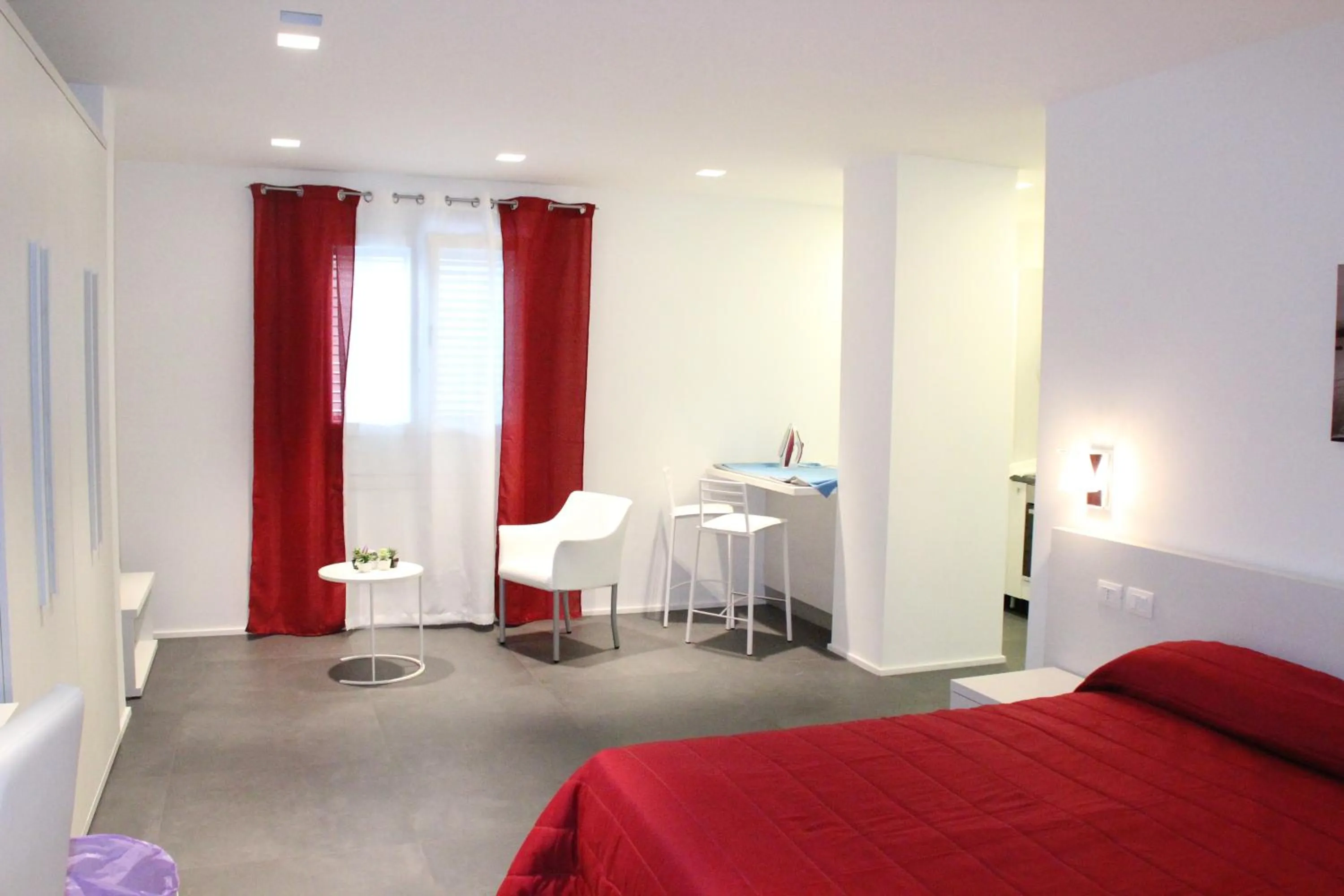 Bathroom, Bed in Reggionord