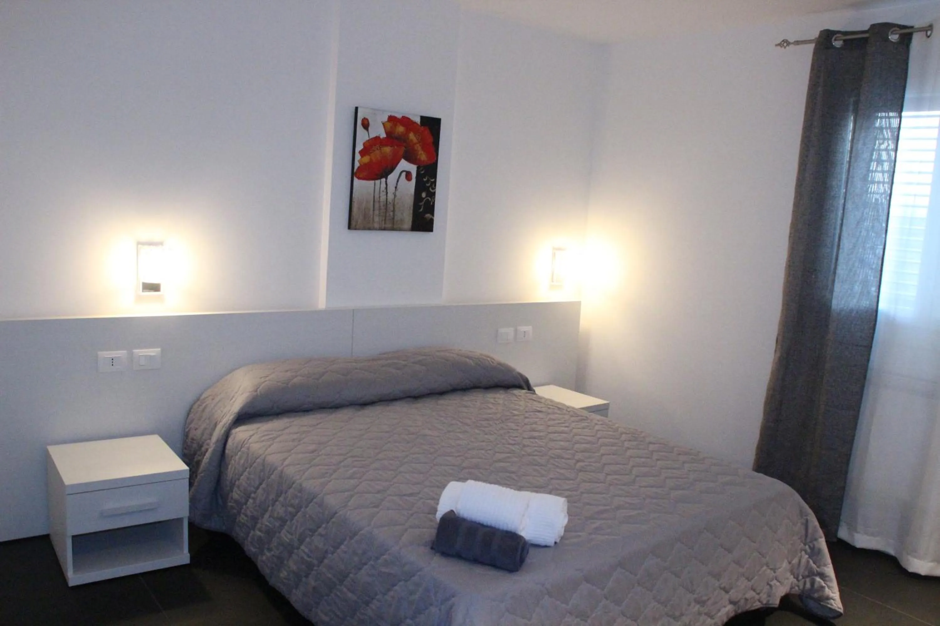 Bathroom, Bed in Reggionord