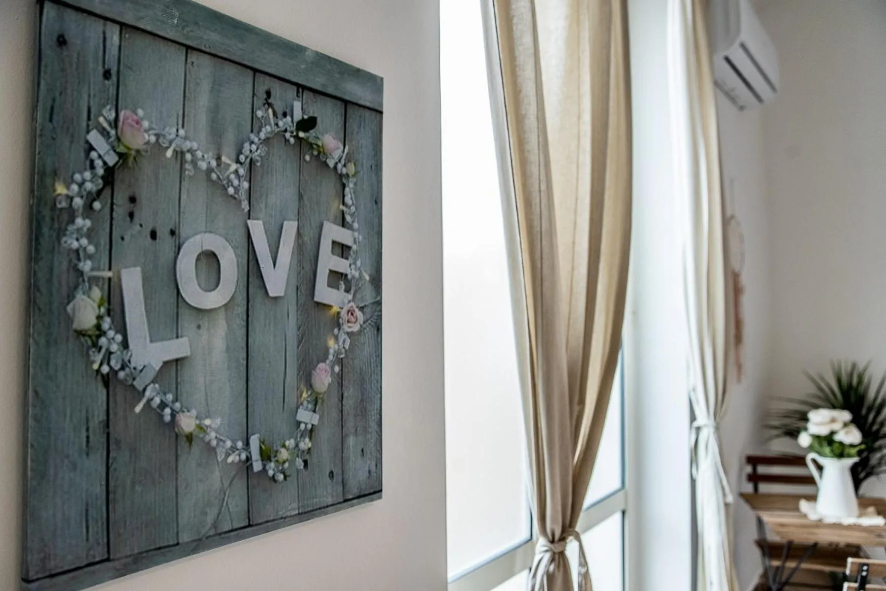 Decorative detail in Le Mura Antiche