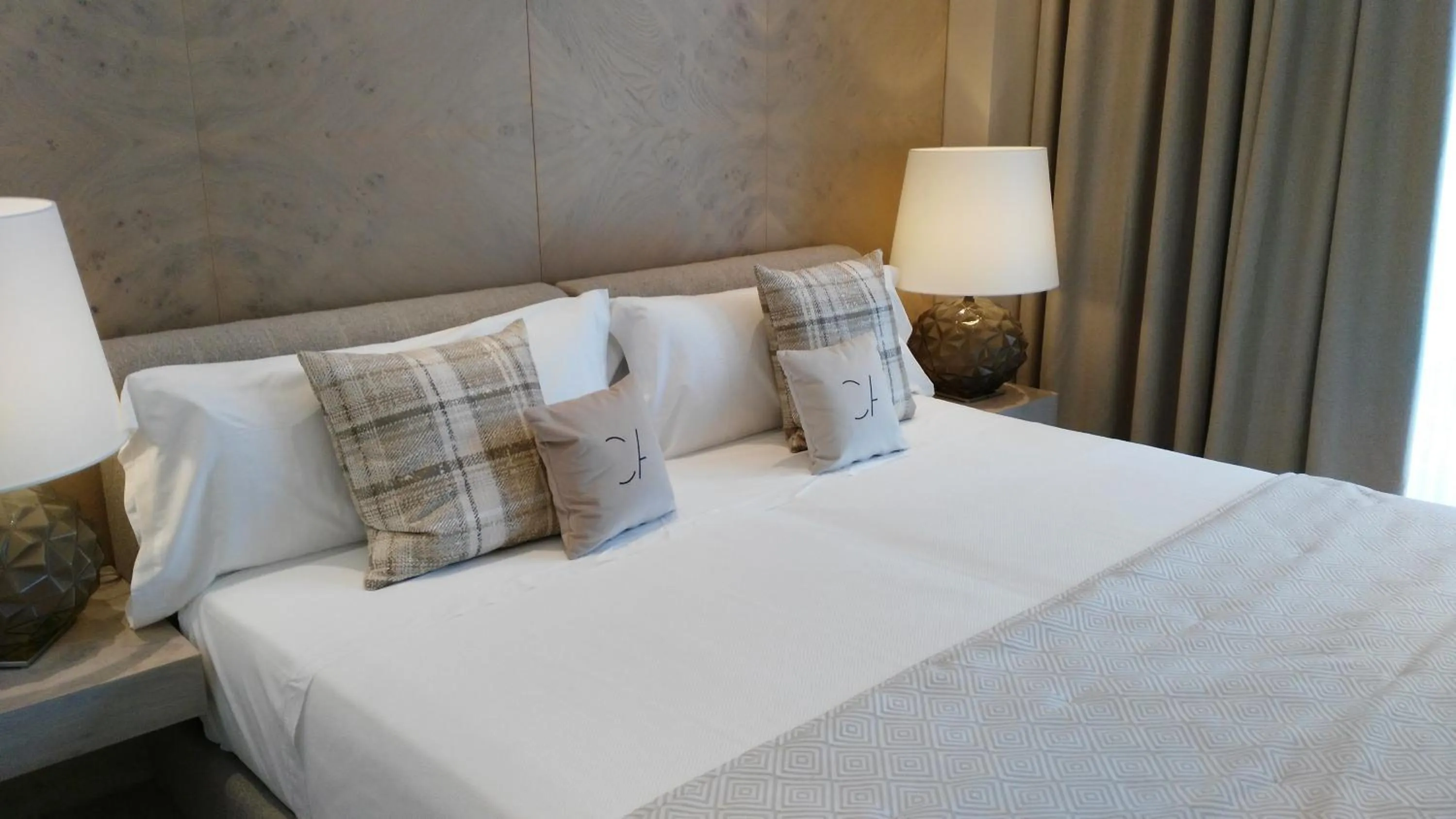 Decorative detail, Bed in Cosmo Apartments Platja d'Aro