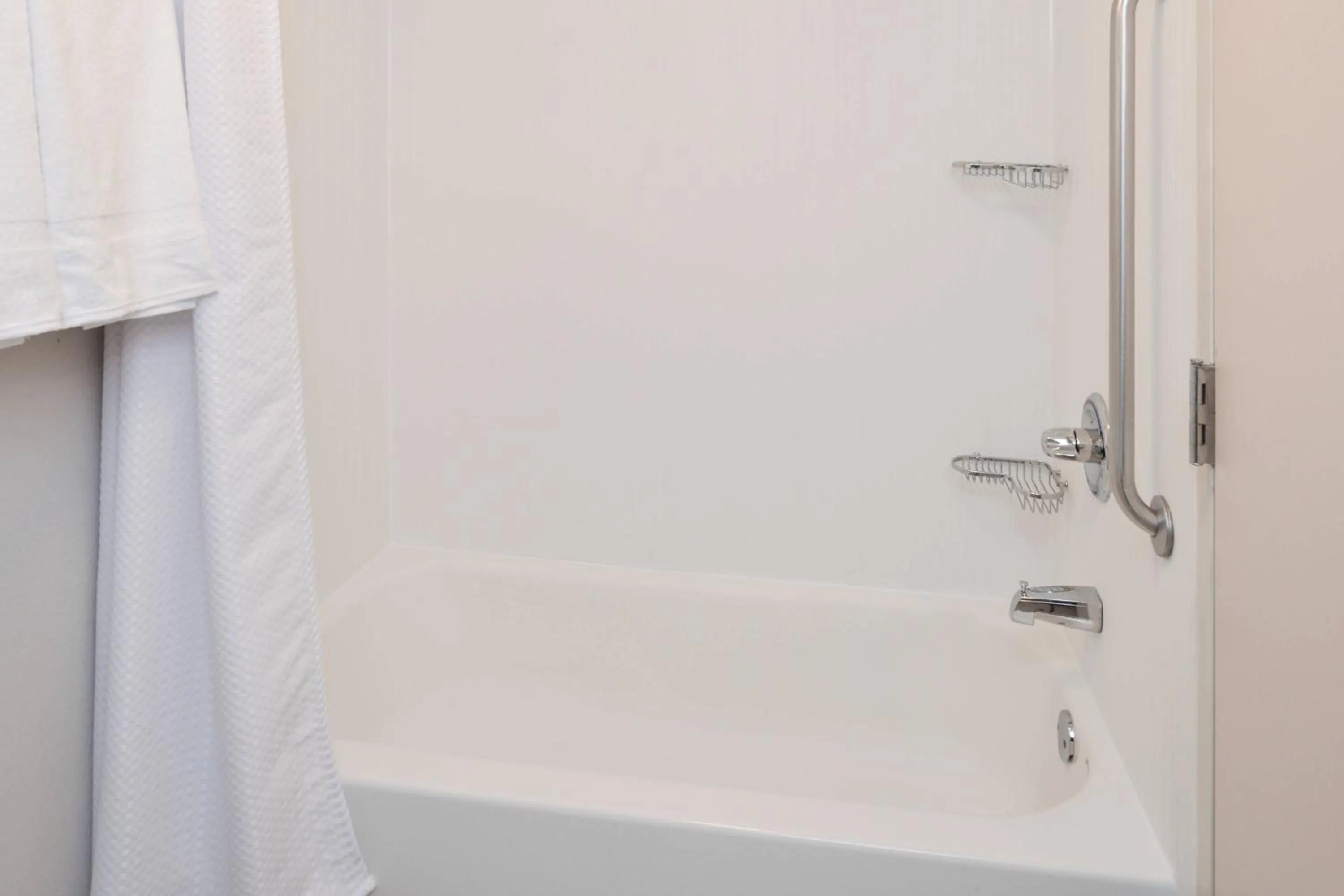 Bathroom in Courtyard by Marriott Milwaukee North/Brown Deer