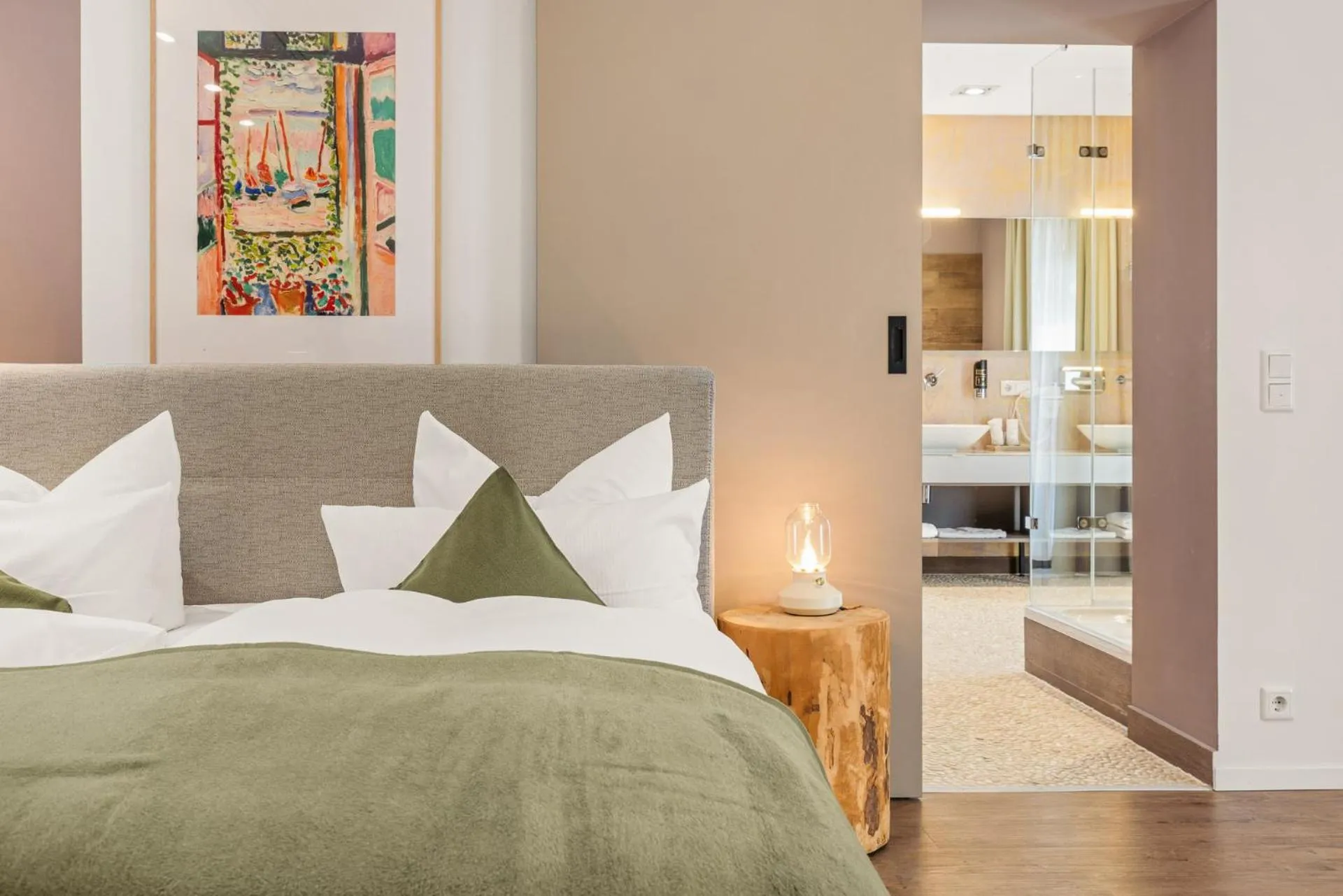 Bathroom, Bed in Hotel Villa Lago