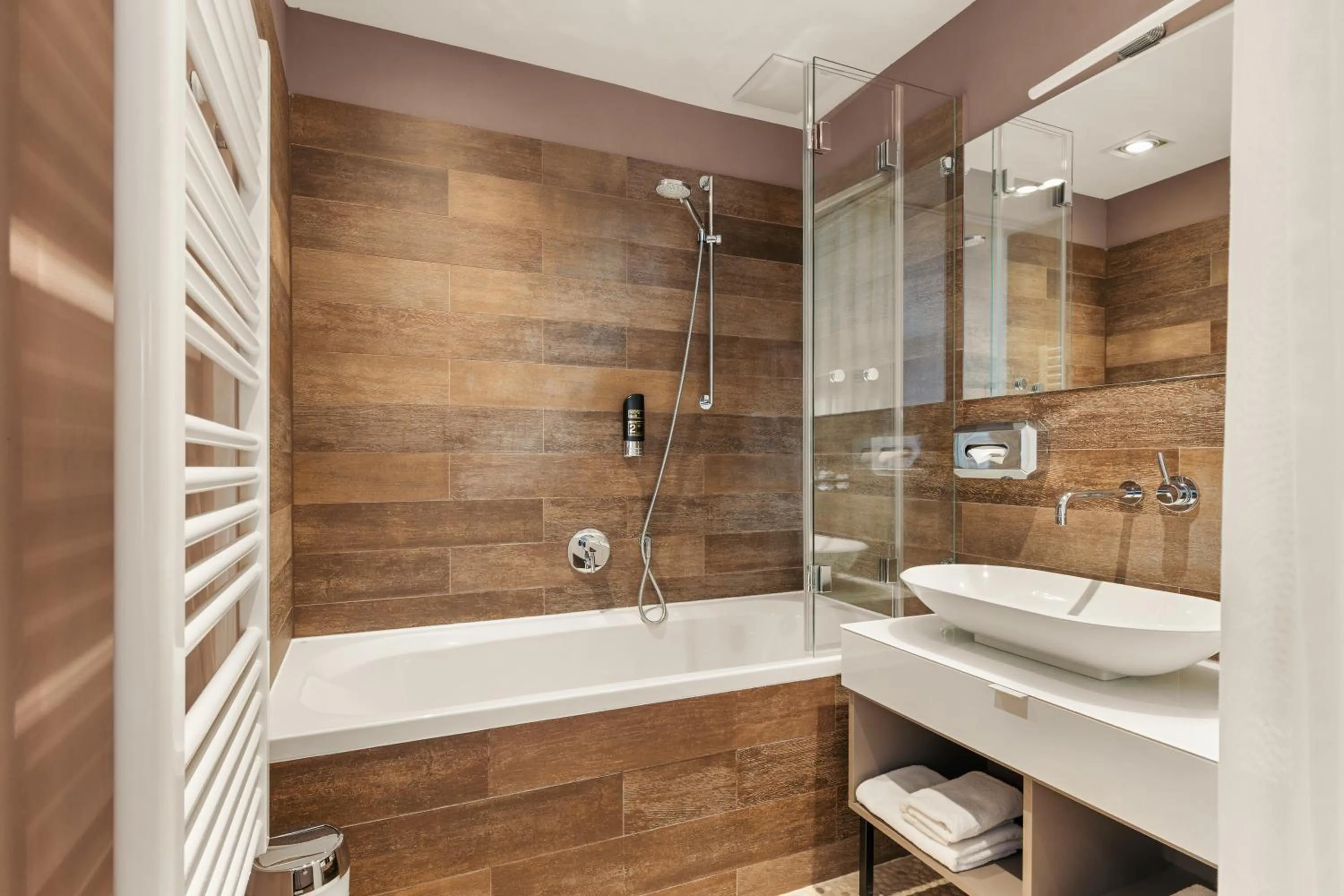 Bathroom in Hotel Villa Lago