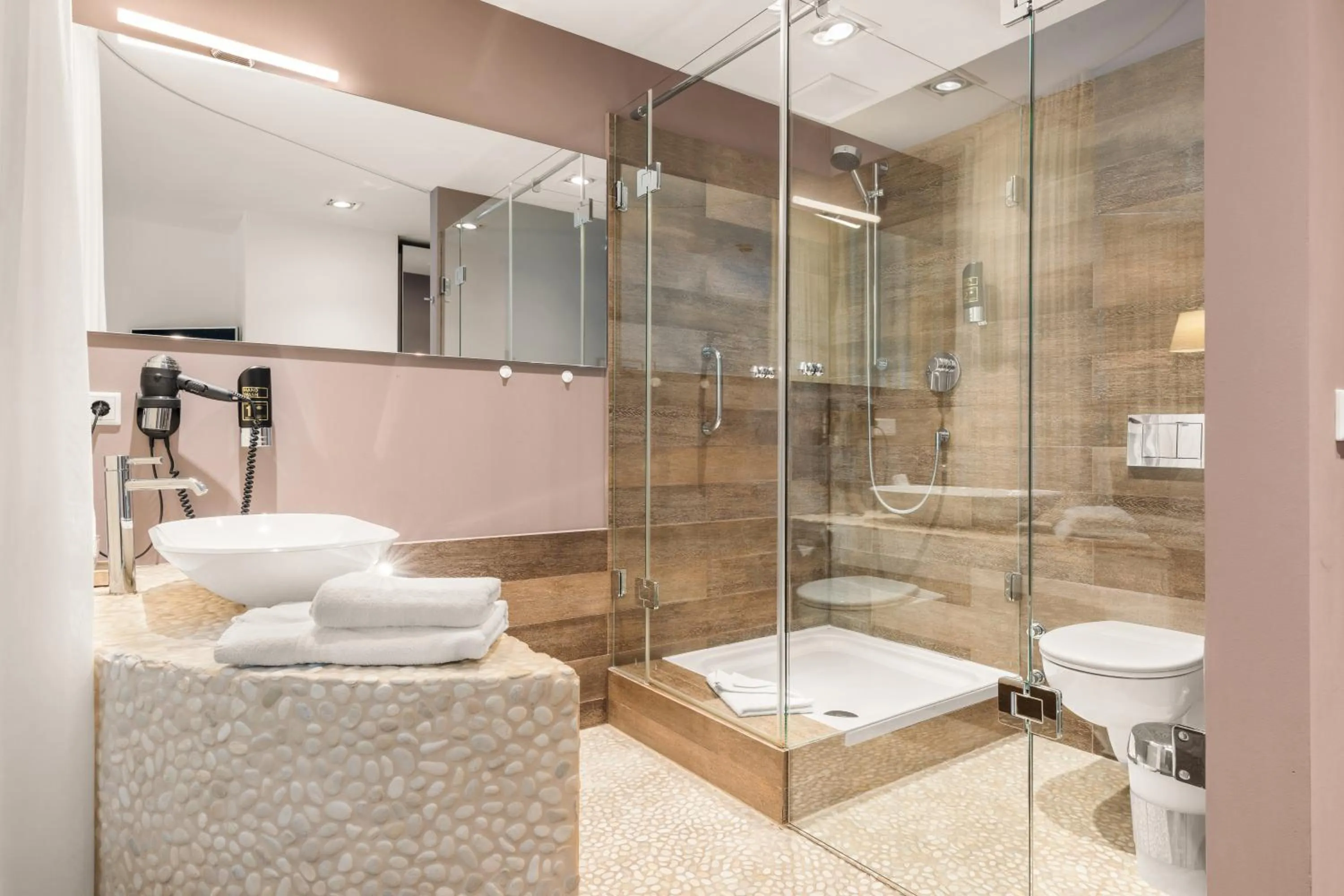 Bathroom in Hotel Villa Lago