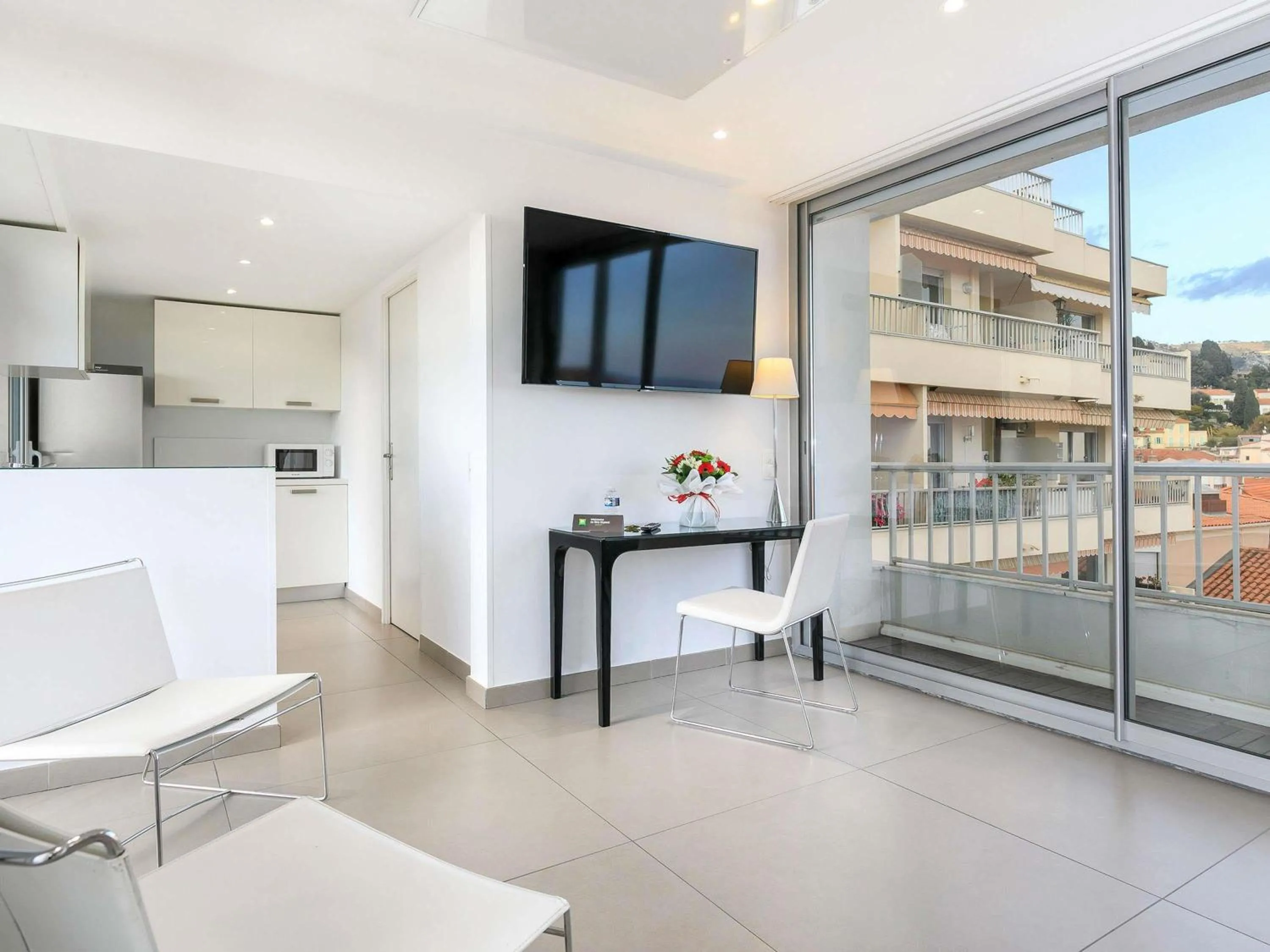 Bedroom in Ibis Styles Menton Centre