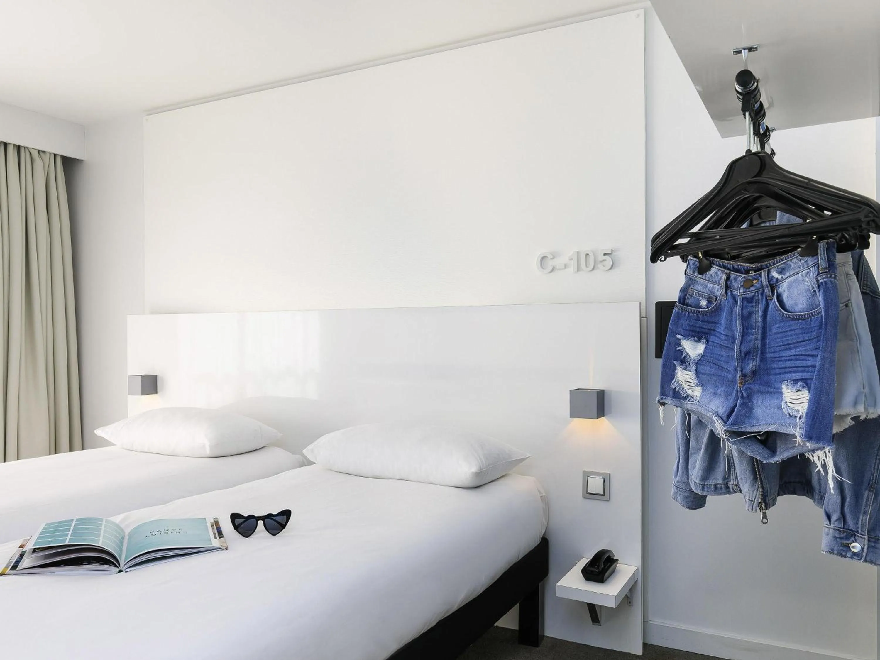 Bedroom, Bed in Ibis Styles Menton Centre