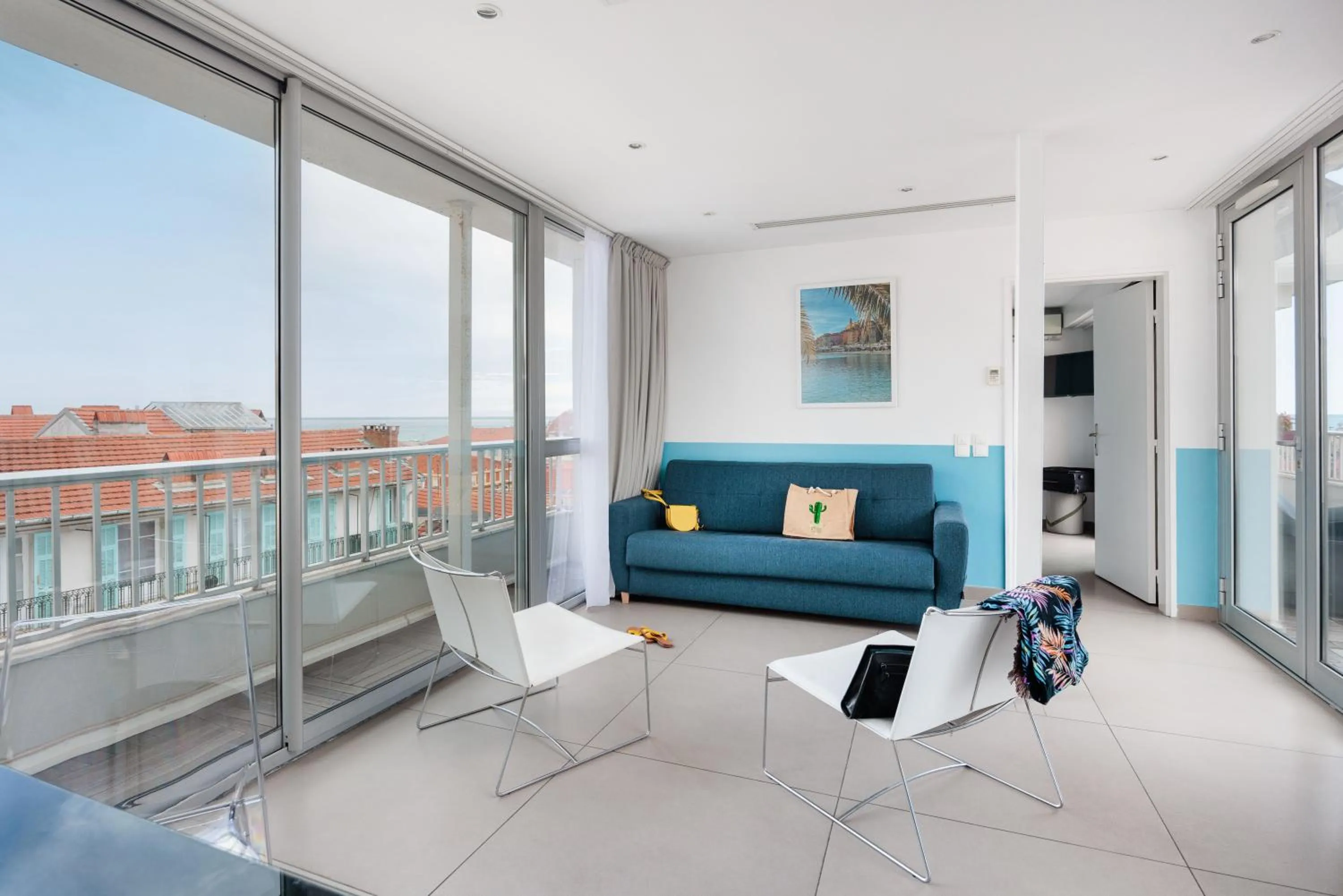 Dining area in Ibis Styles Menton Centre