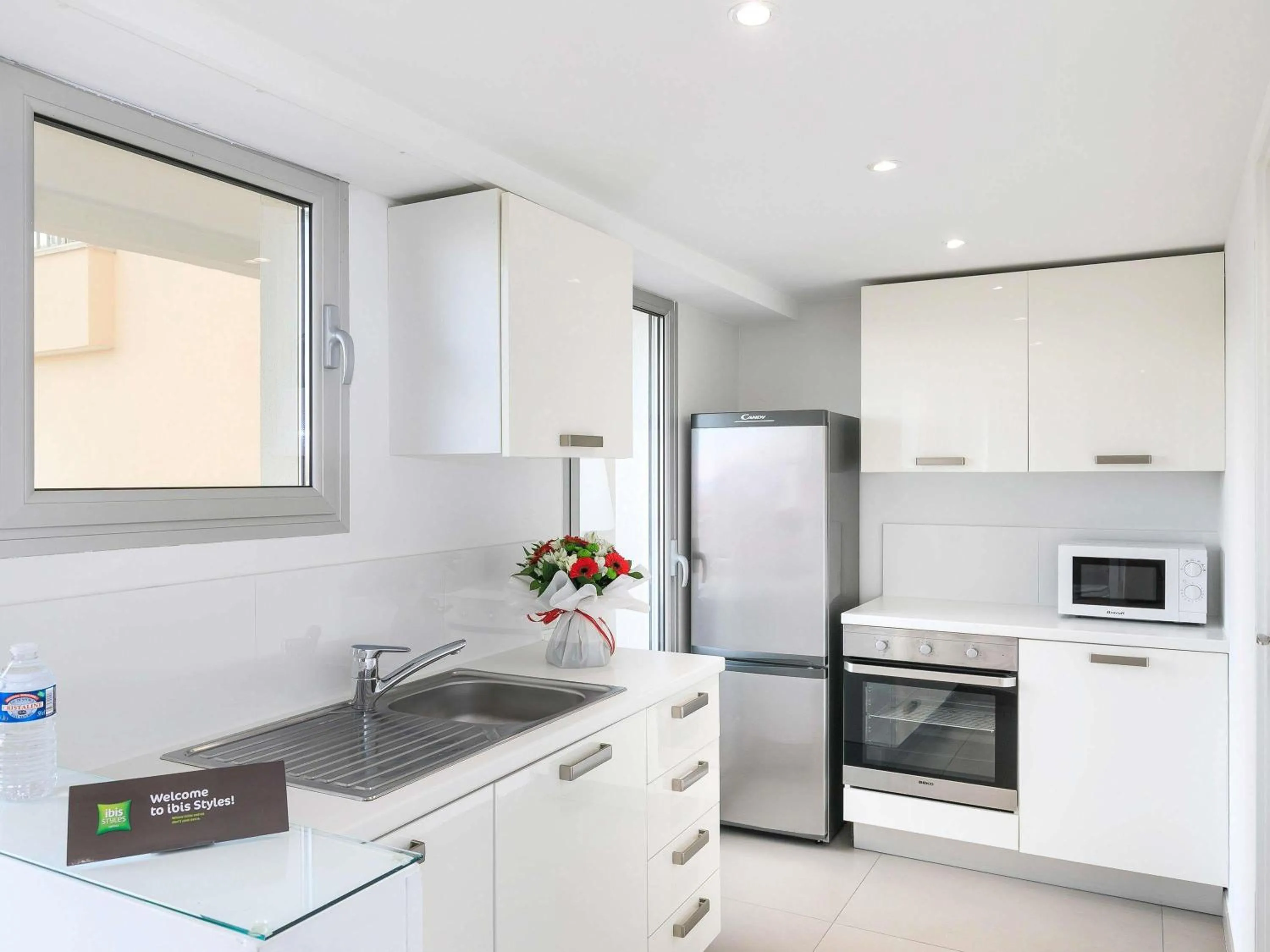 Bedroom in Ibis Styles Menton Centre