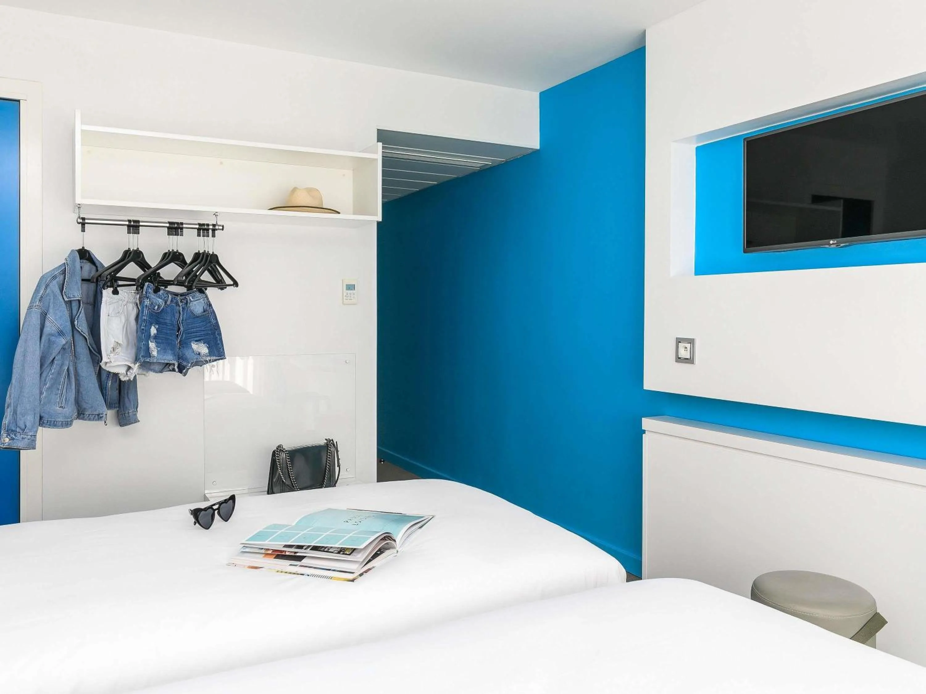 Bedroom, Bed in Ibis Styles Menton Centre