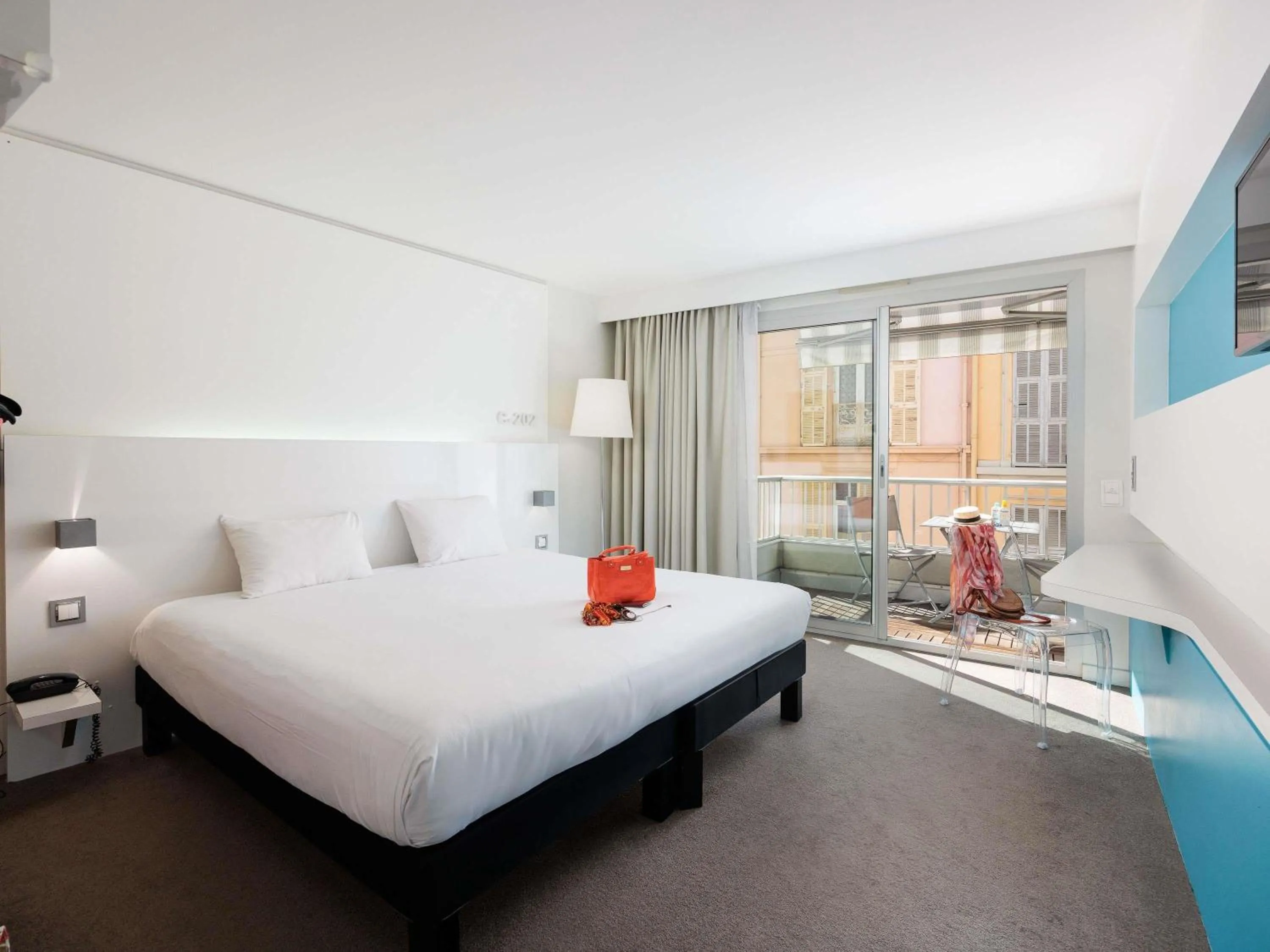 Bedroom, Bed in Ibis Styles Menton Centre