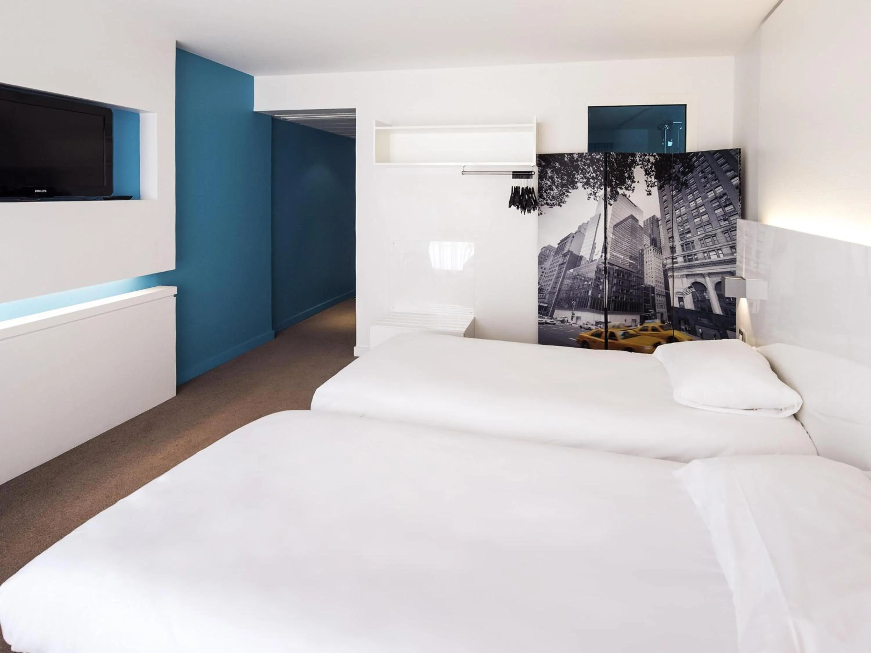 Bedroom, Bed in Ibis Styles Menton Centre
