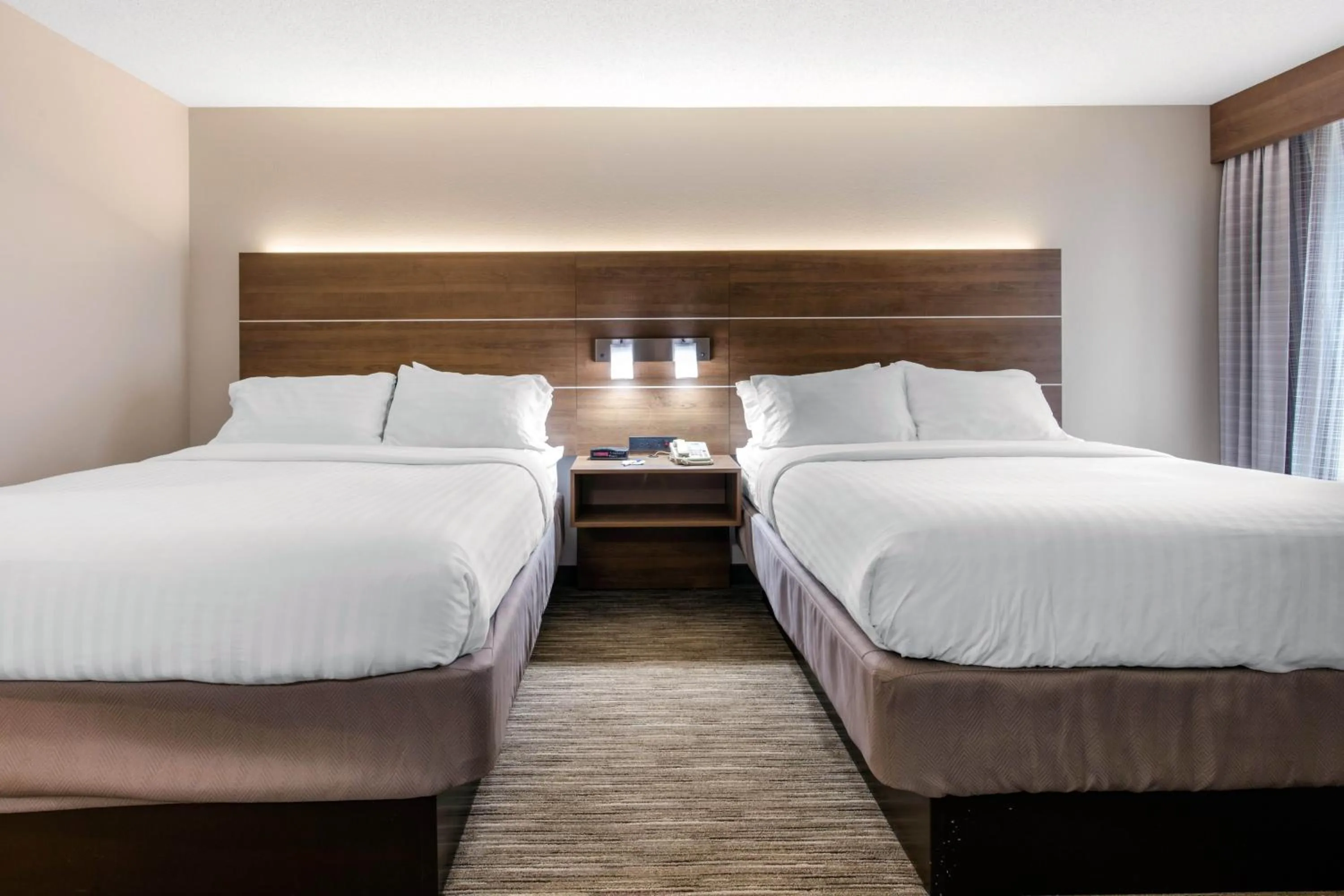 Photo of the whole room, Bed in Holiday Inn Express Henderson by IHG