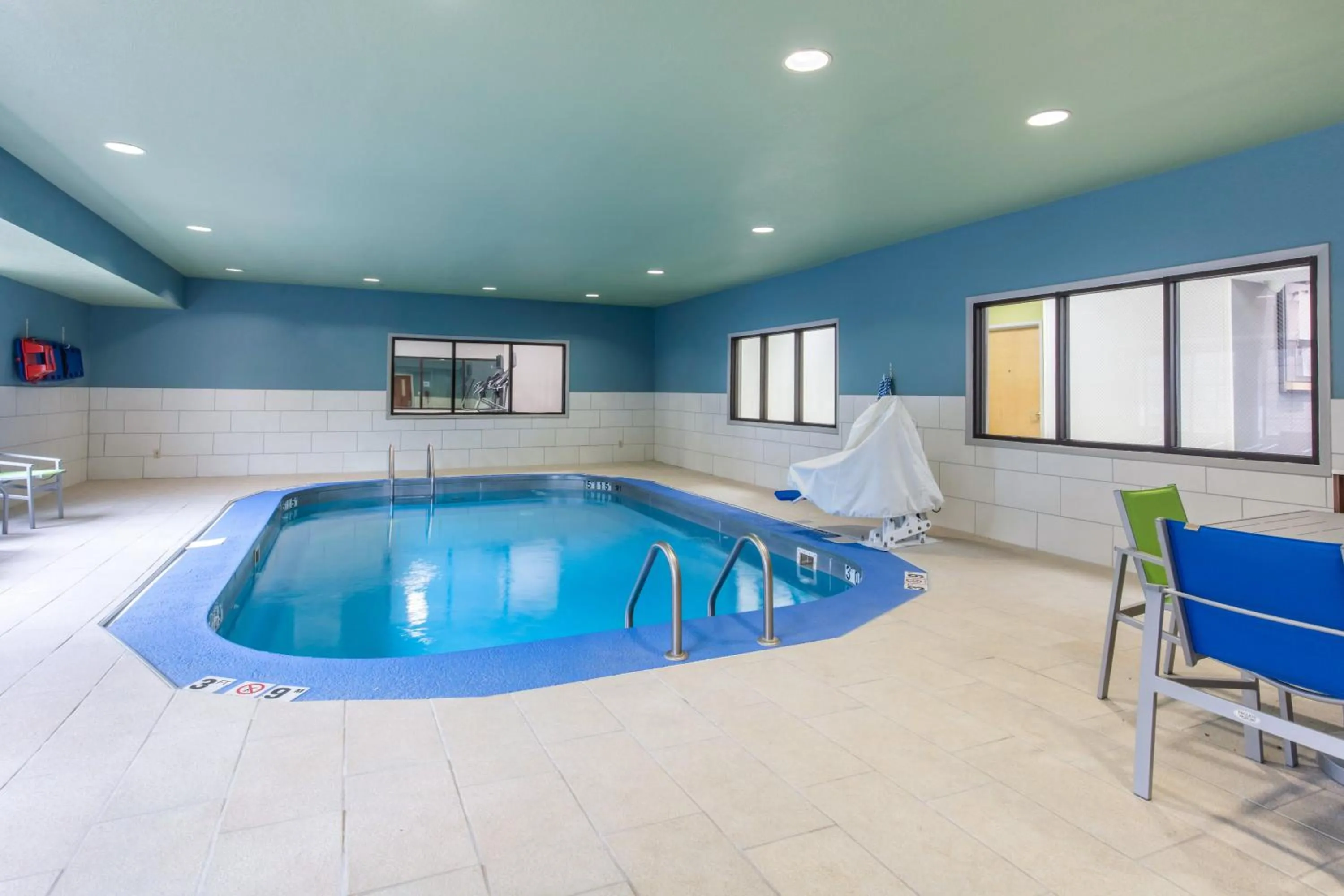 Swimming pool in Holiday Inn Express Henderson by IHG