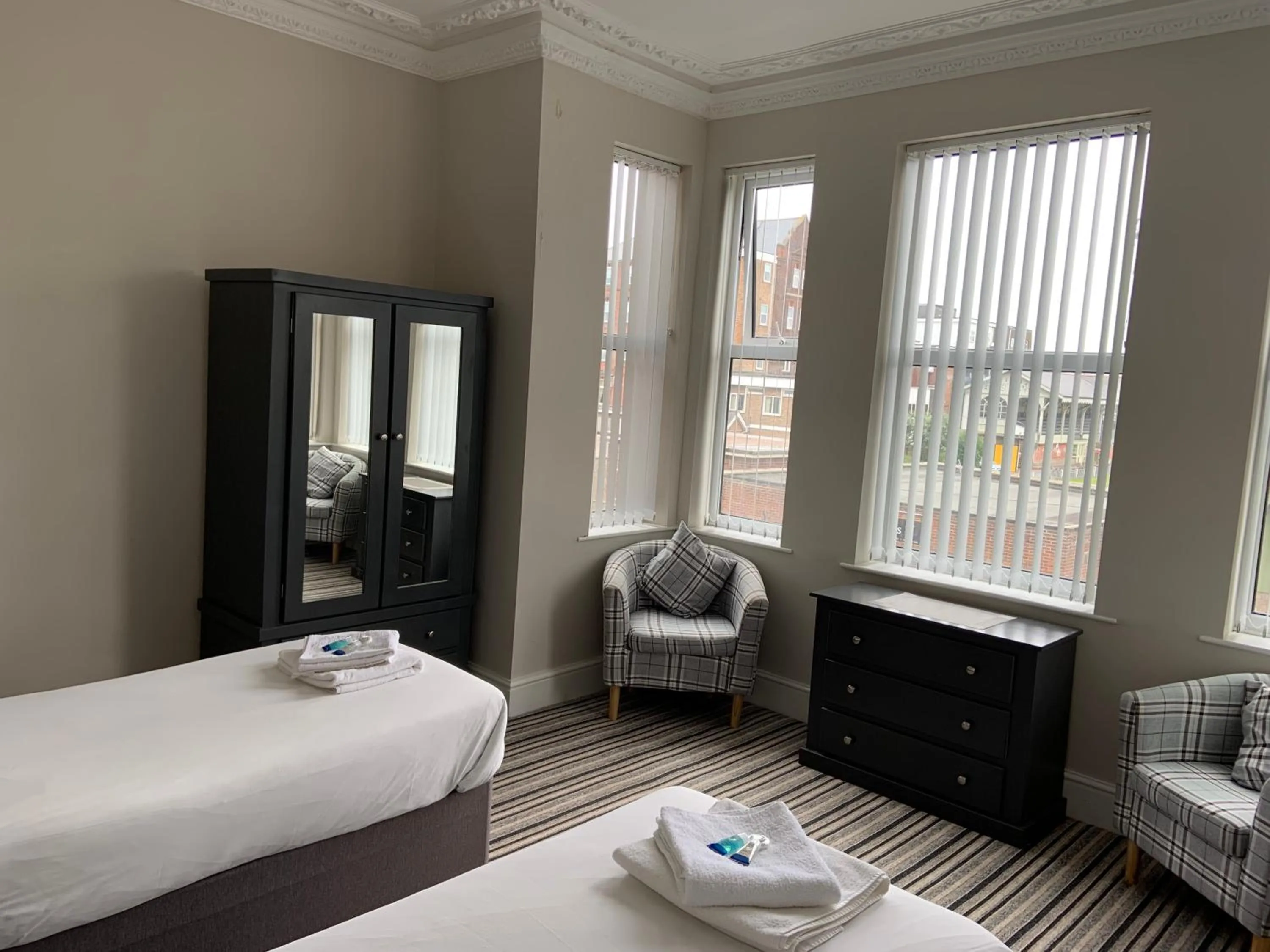 Twin Room with Shower in Arona Guest Hotel