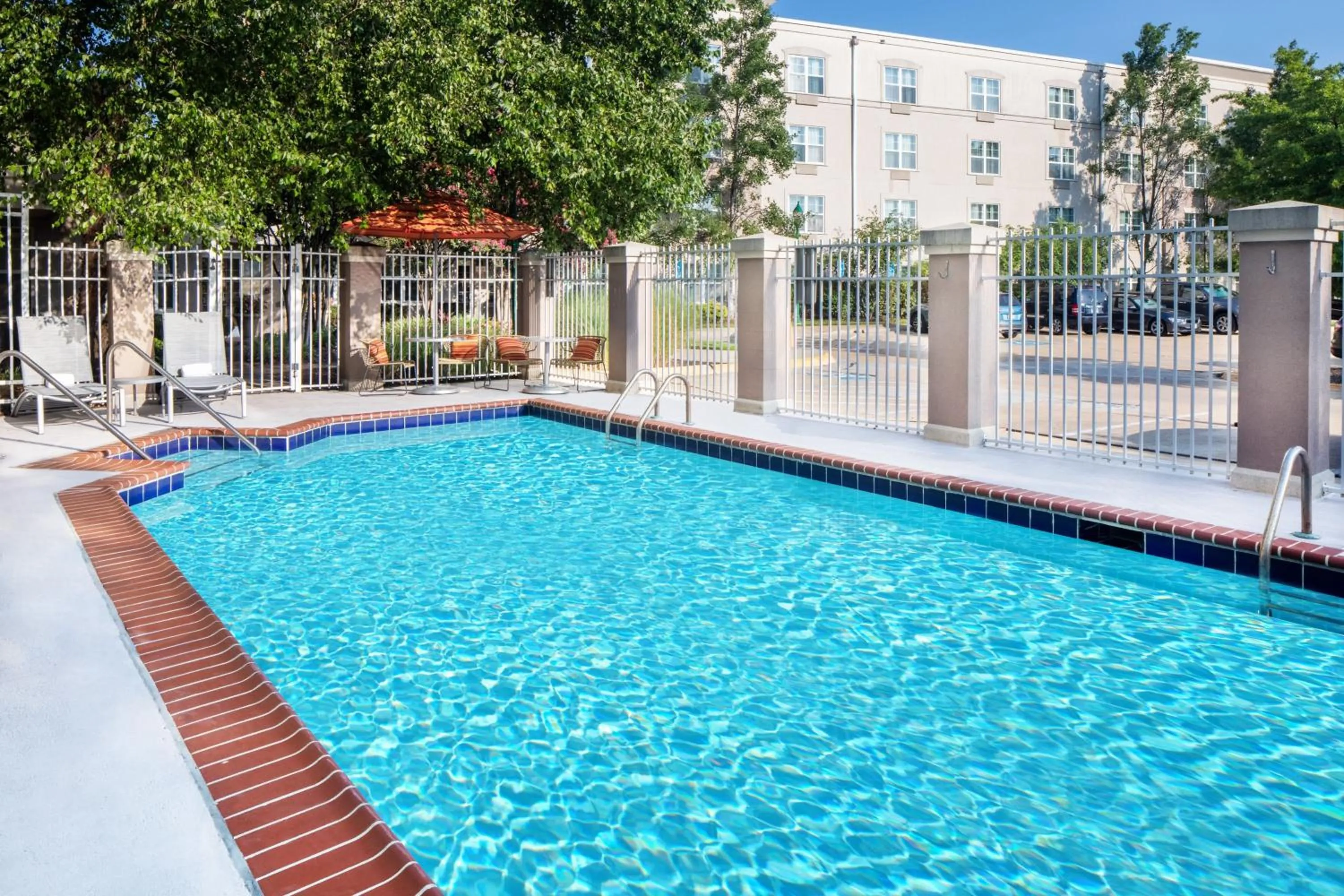 Swimming pool in TownePlace Suites by Marriott Springfield