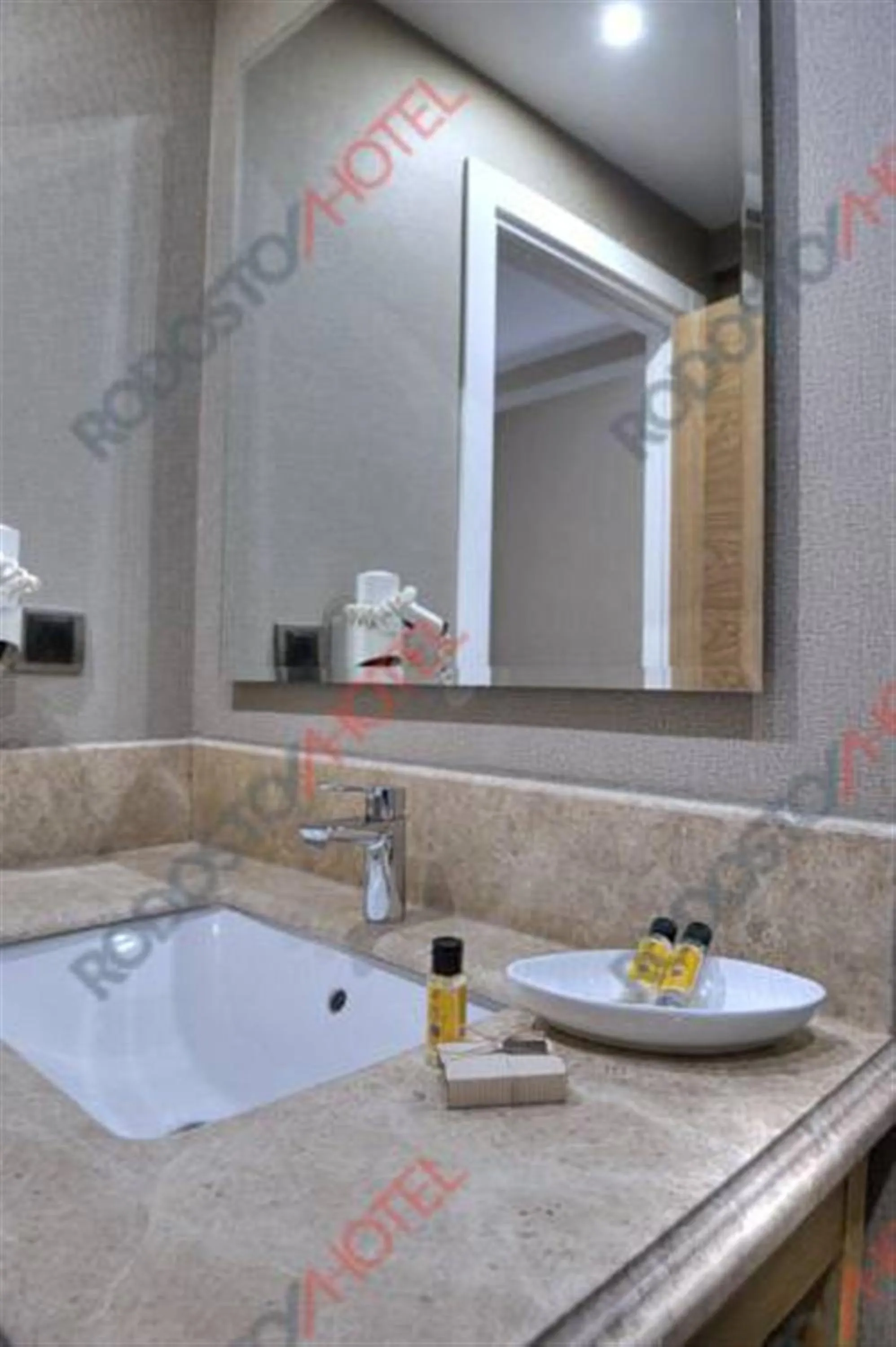 Toilet in Rodosto Hotel