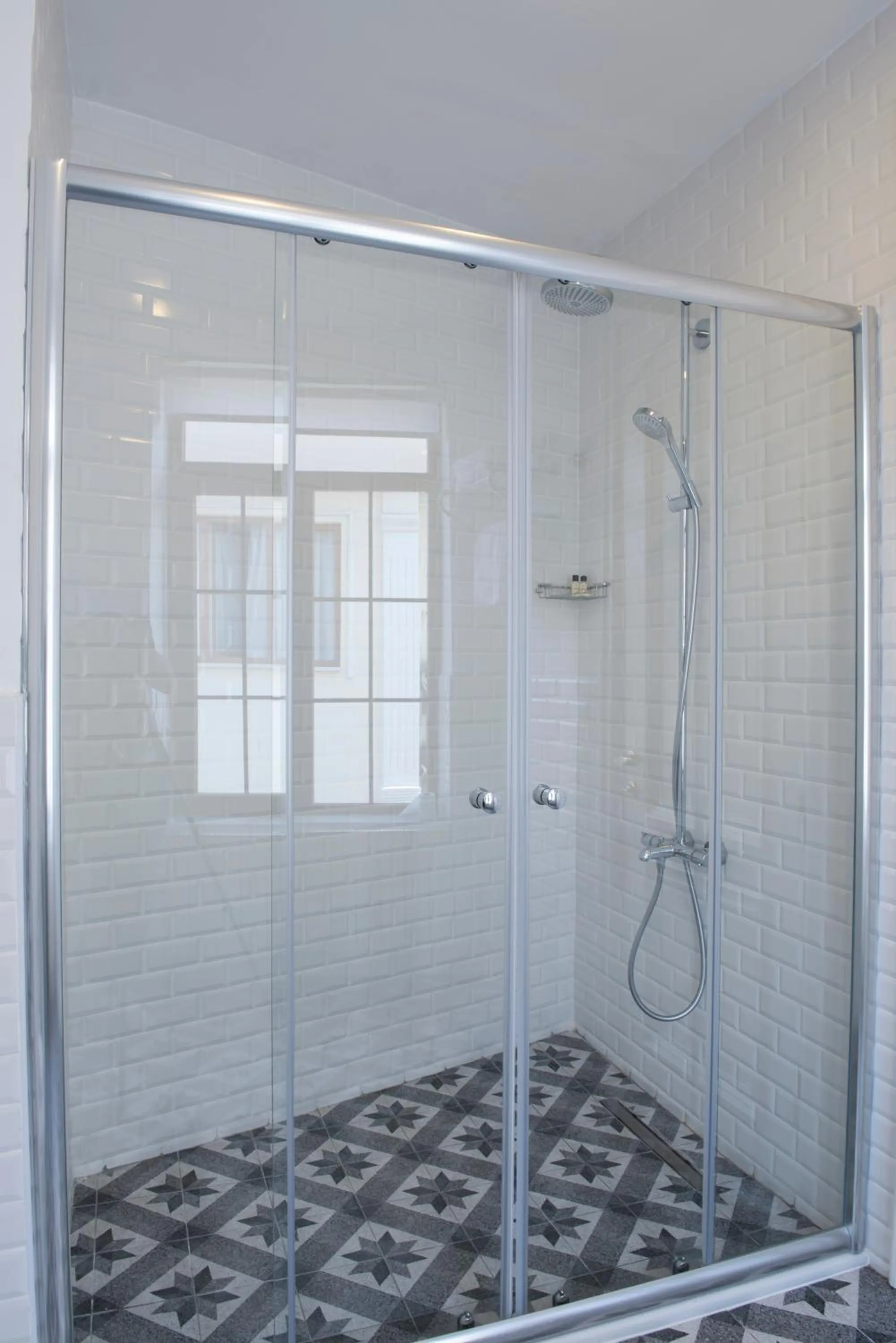 Shower in Rodosto Hotel