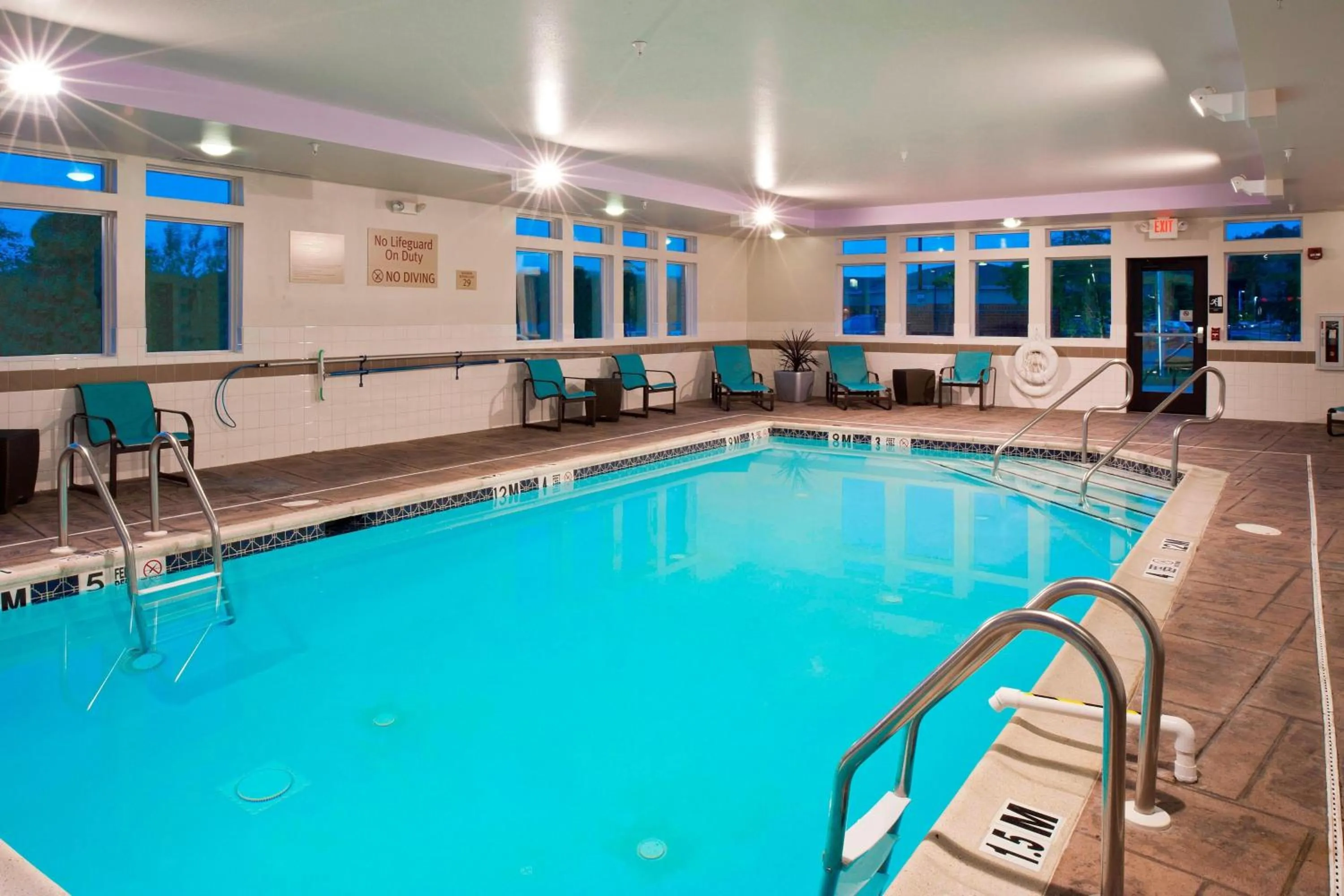 Swimming pool in TownePlace Suites by Marriott Bethlehem Easton/Lehigh Valley