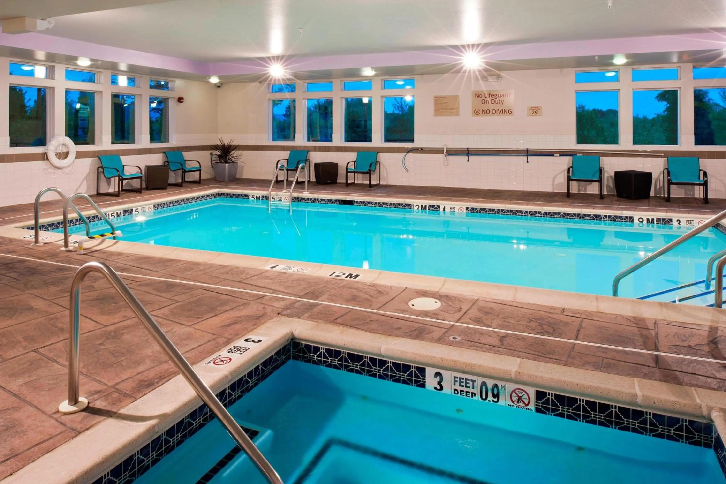Swimming pool in TownePlace Suites by Marriott Bethlehem Easton/Lehigh Valley